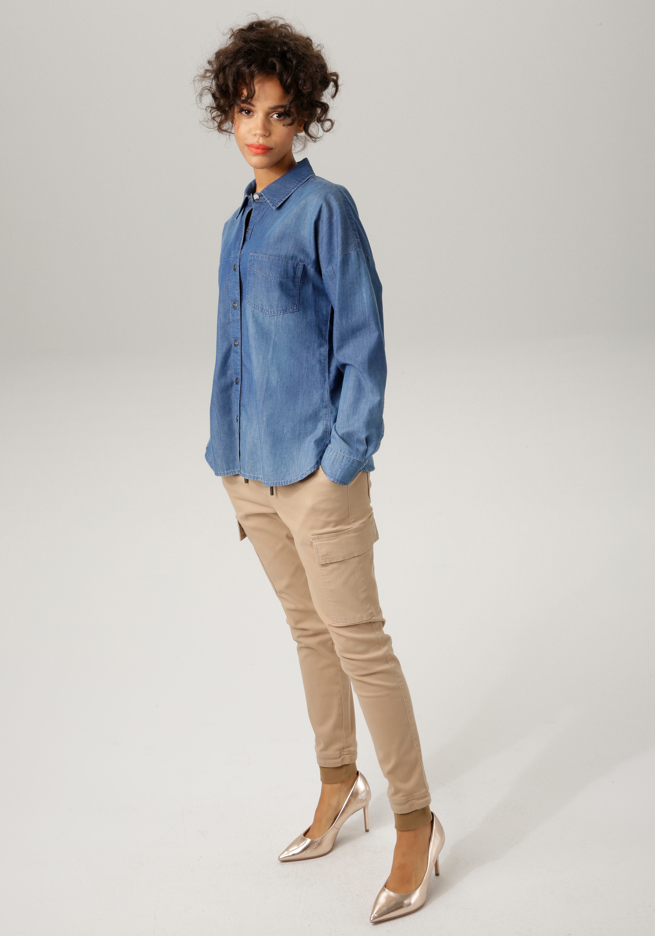 Aniston CASUAL Jeansbluse, mit dezentem Used-Effekt