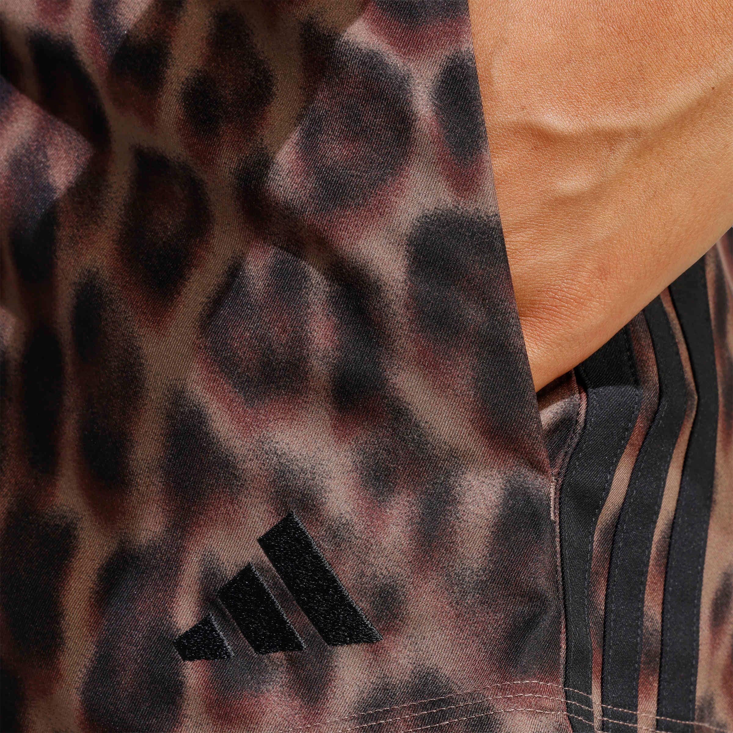 adidas Sportswear Shorts »SEASONAL ESSENTIALS LEOPARD PRINT WOVEN MIT 3-STREIFEN«