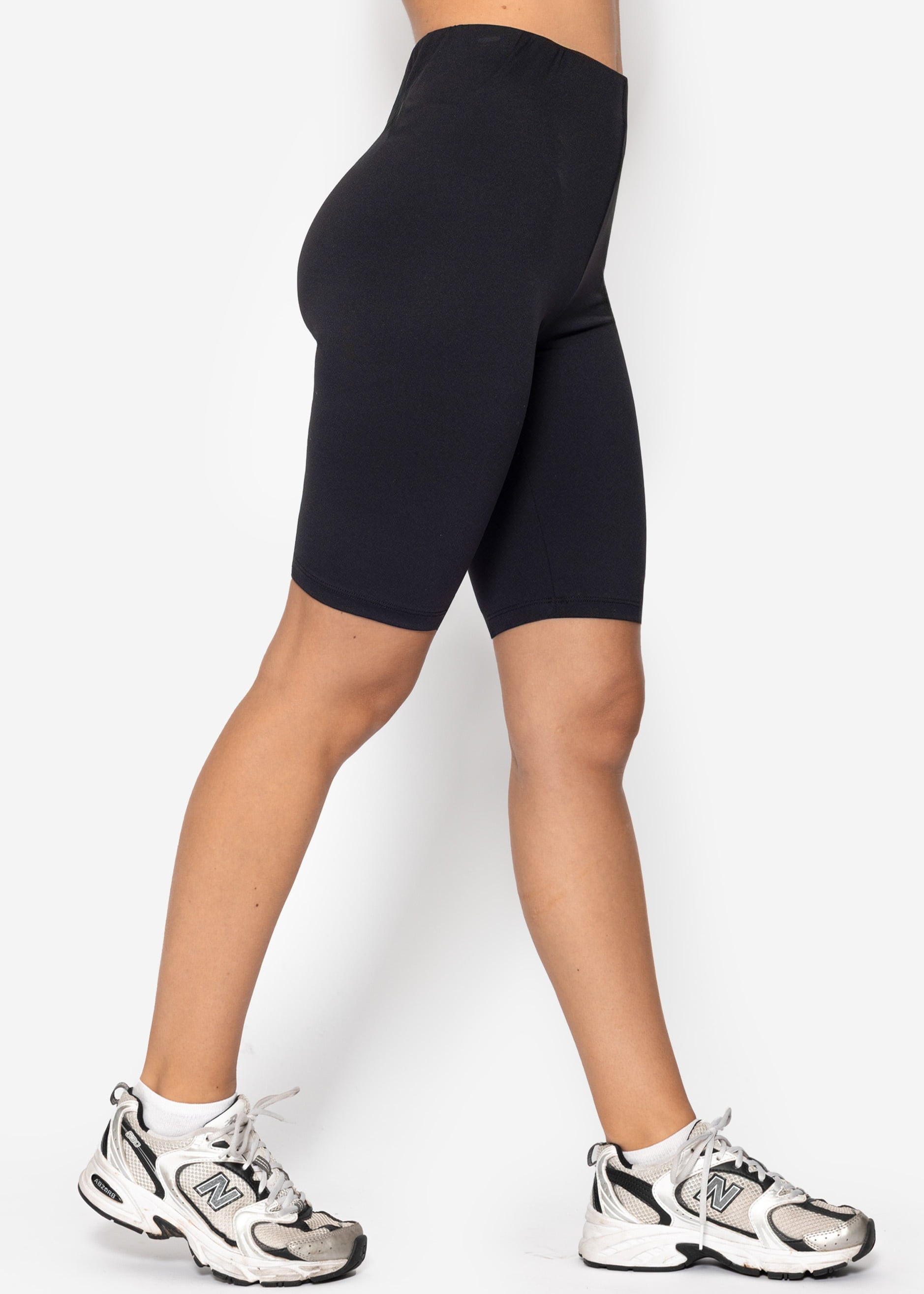 SASSYCLASSY Radlerhose »Sport Radler Hose«  Atmungsaktive Shorts Elastische Sportshorts Leo Print Schwarz
