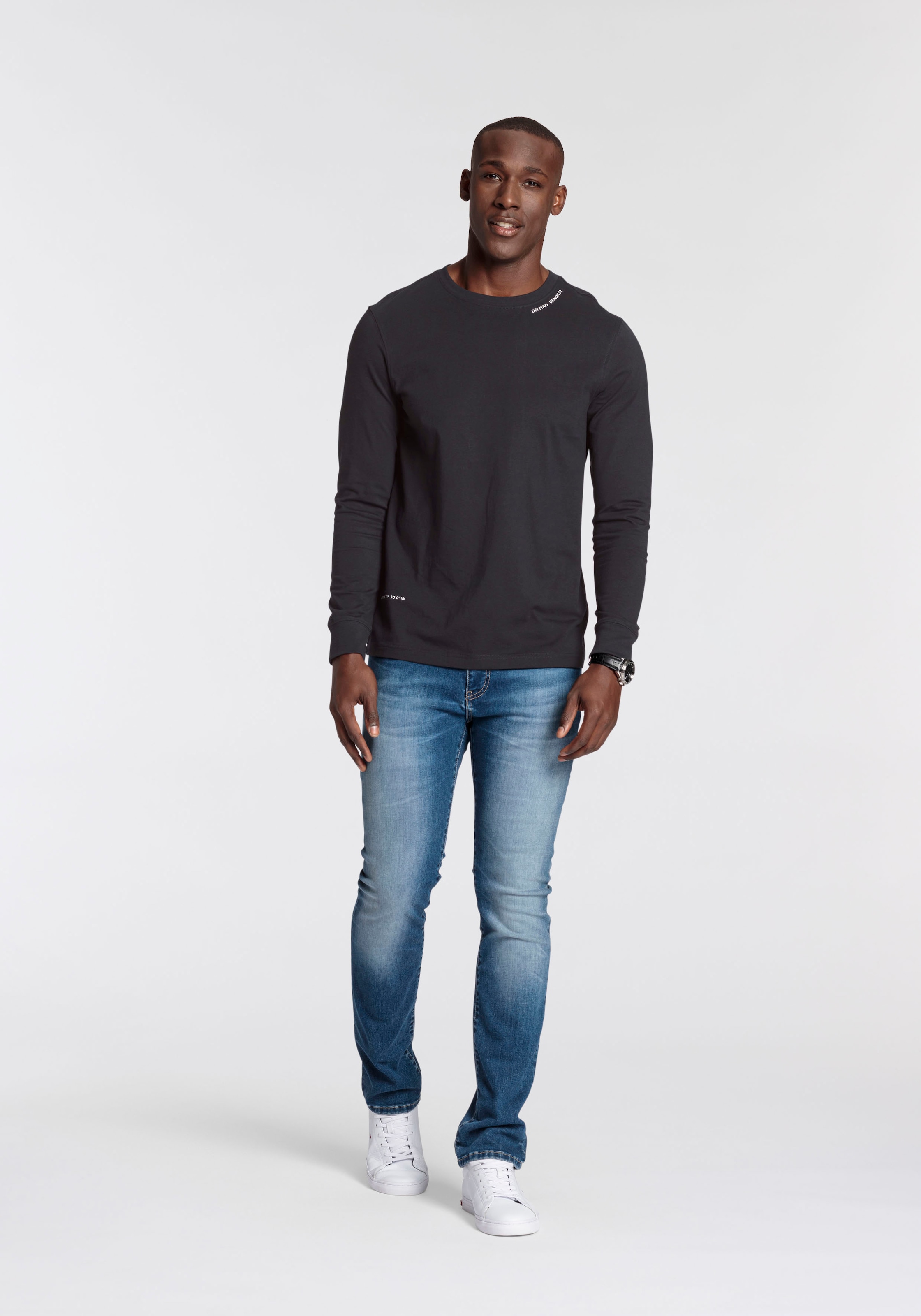 DELMAO Rundhalsshirt schmal geschnitten,  mit Print,  aus 100% Baumwolle