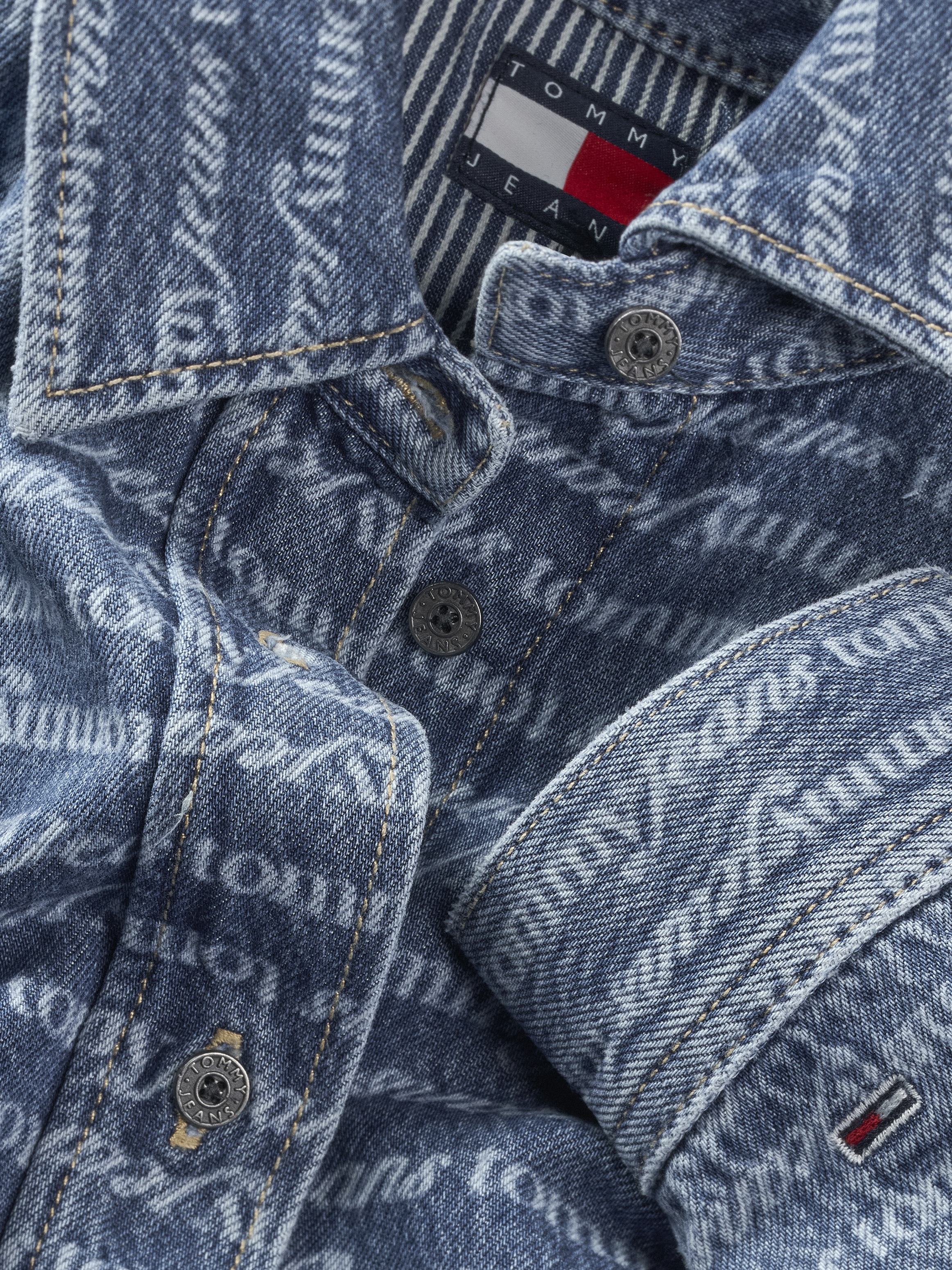 Tommy Jeans Hemdblusenkleid »RELAXED SHIRT DRESS AI6056 EXT«, mit Allover-Brand-Muster
