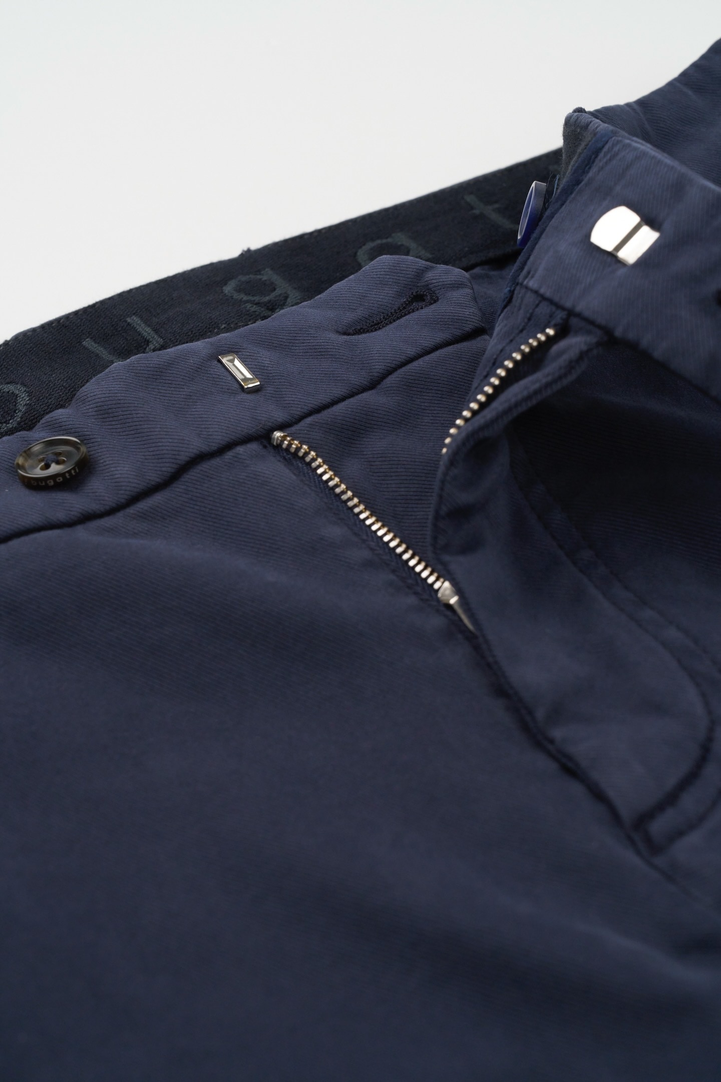 bugatti Stoffhose, aus einem Baumwoll-Elasthan-Mix