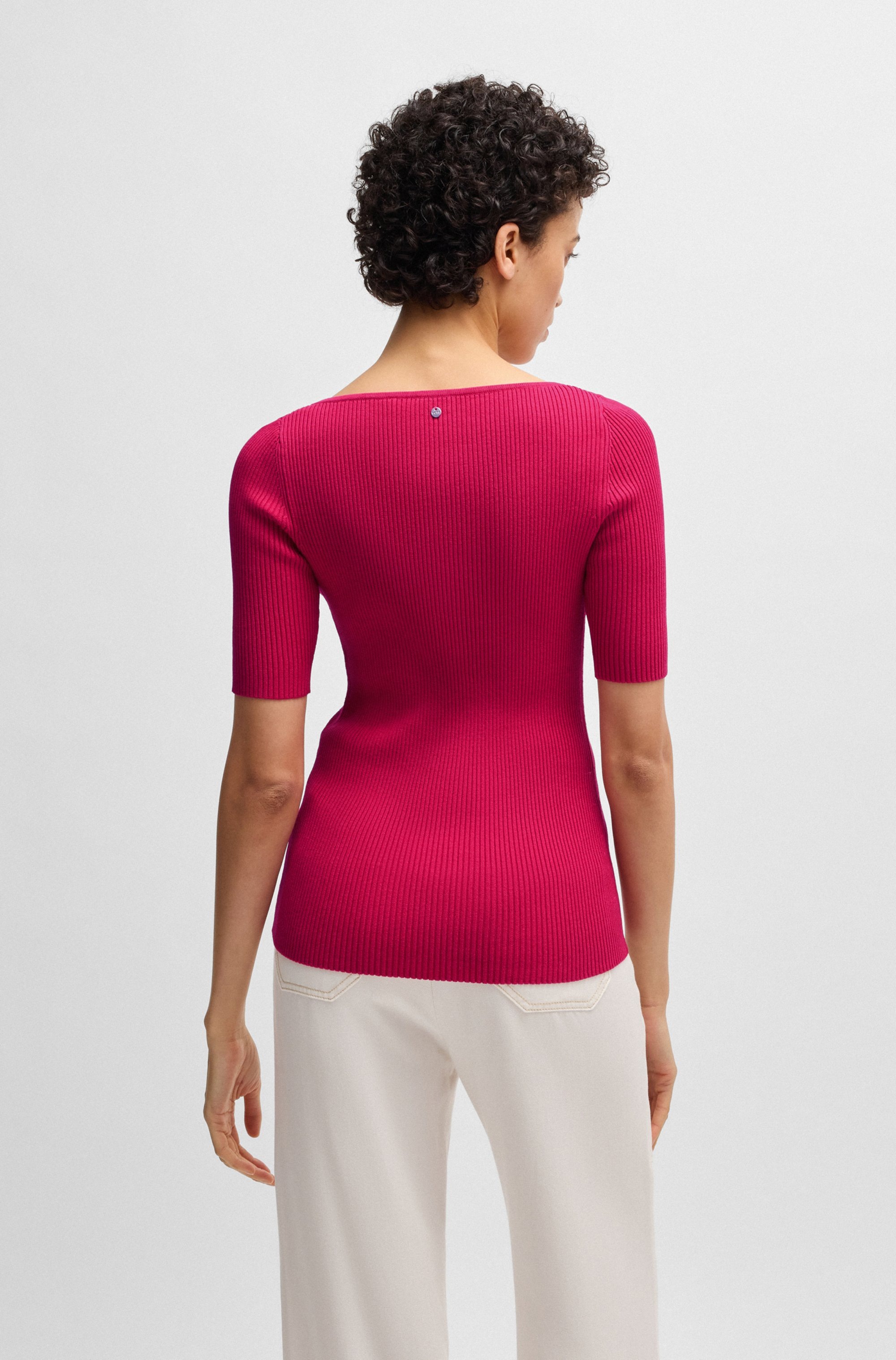 BOSS ORANGE Strickpullover »Faradisco Premium Damenmode«, mit BOSS Metallcharm