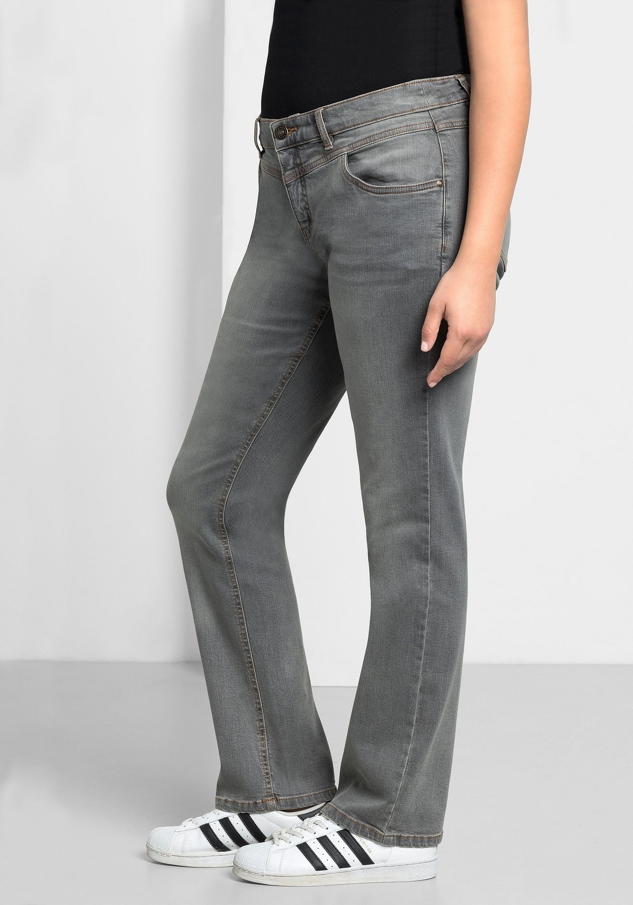 Sheego Stretch-Jeans »Jeans »Die Gerade« mit Used-Effekten«