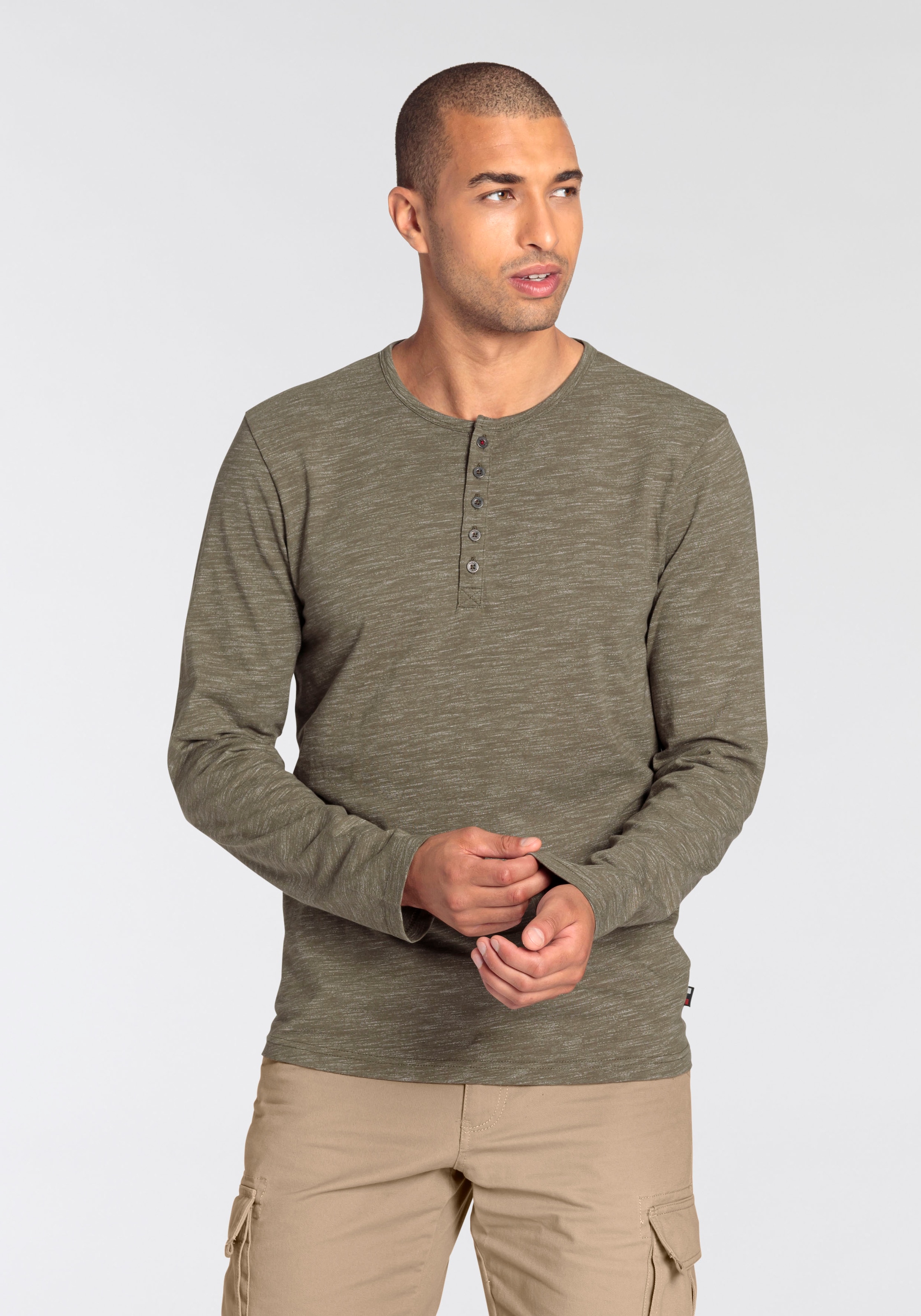 Bruno Banani Langarmshirt, mit modischer Knopfleiste