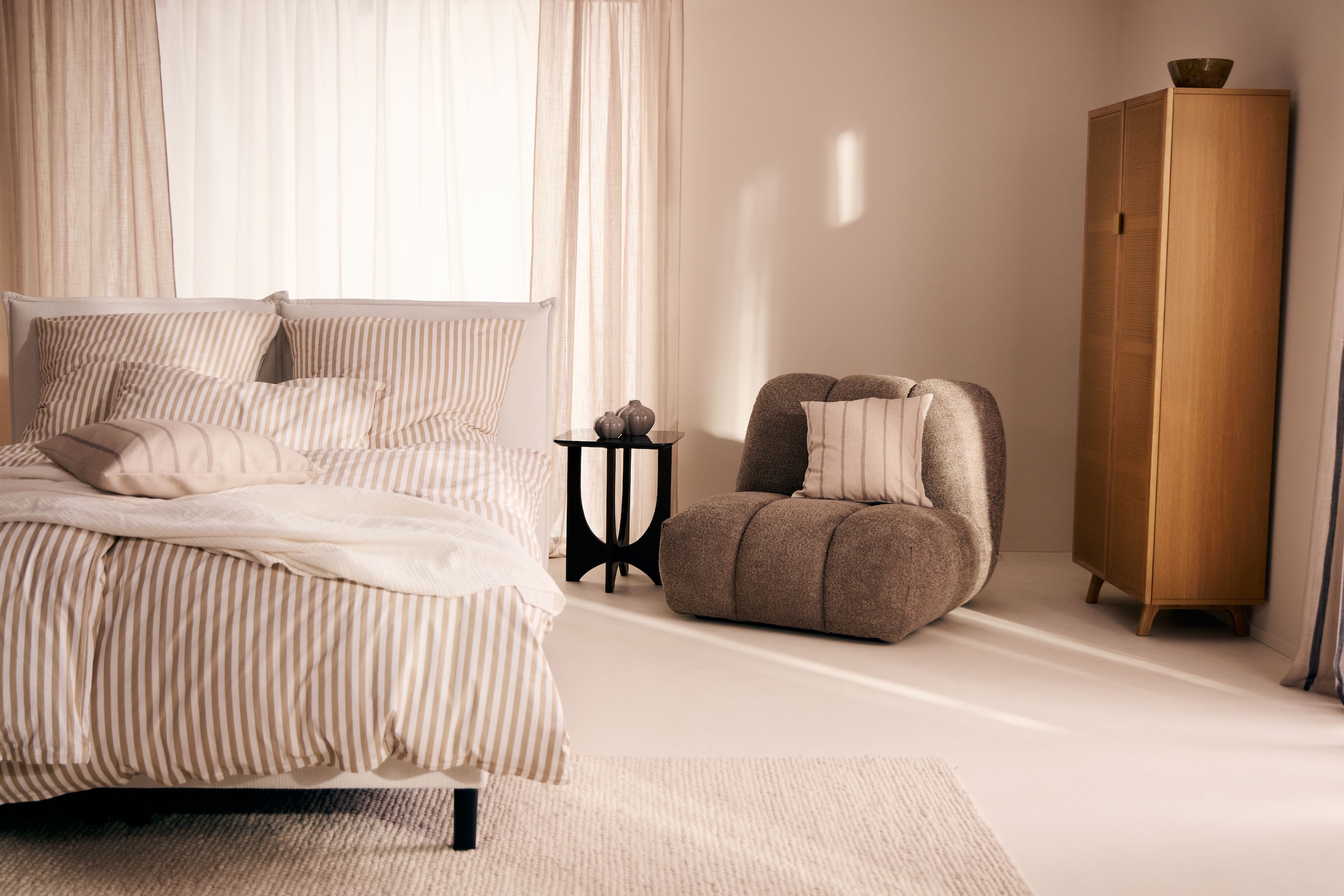 LeGer Home by Lena Gercke Beistelltisch »Kirella« mit Marmor-Optik und massivem Eschenholz-Kreuzfuß, Breite 45 cm