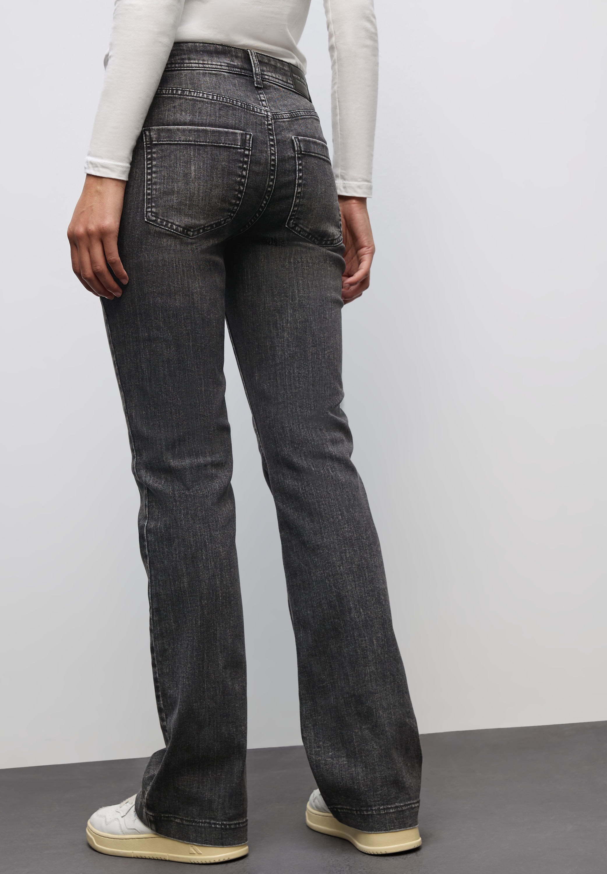STREET ONE Bootcut-Jeans, mit großen Front-Taschen