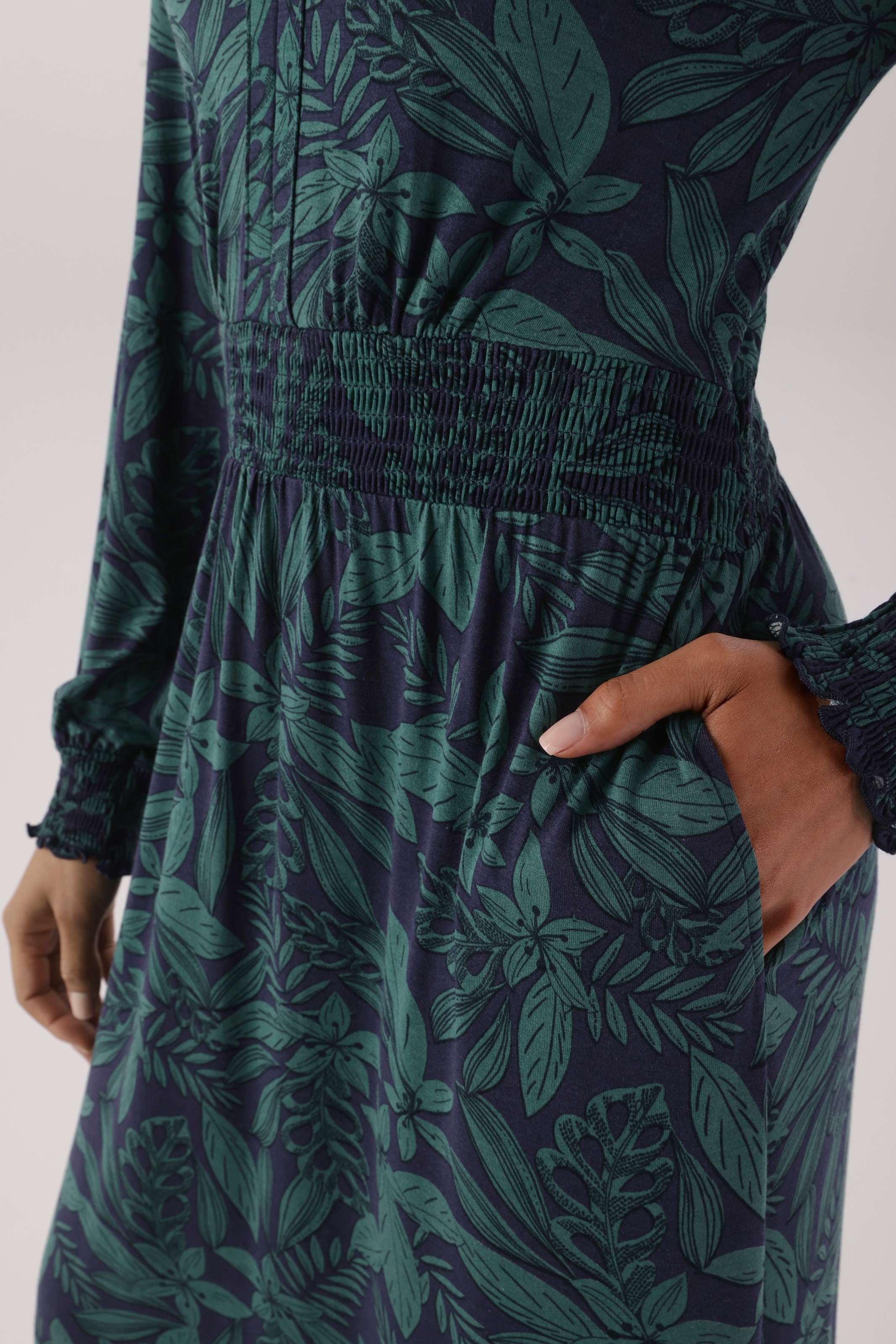 Aniston SELECTED Midikleid mit Smok-Details und fantasievollem Bläterdruck - NEUE KOLLEKTION