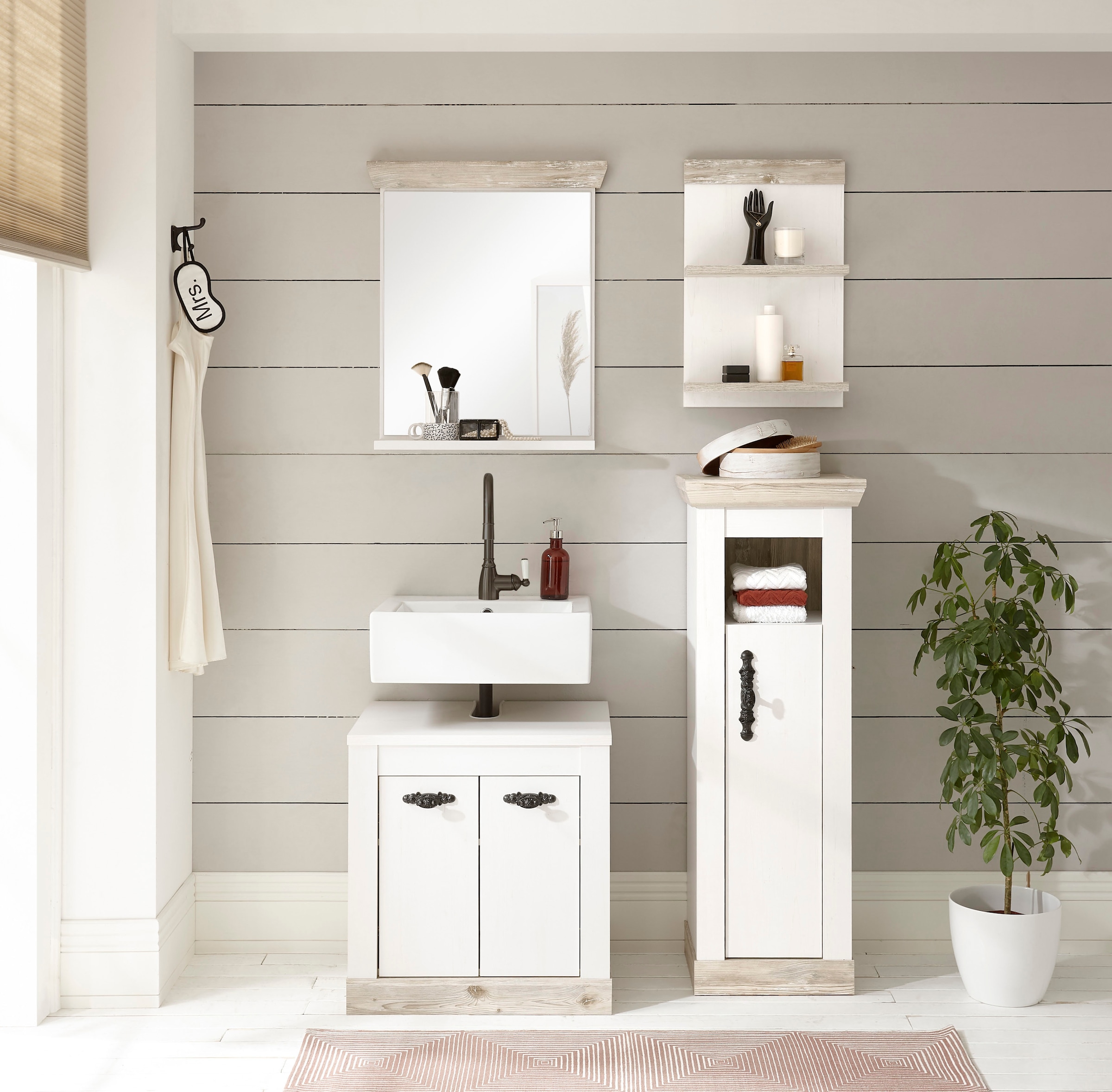 Home affaire Midischrank »Florenz, Badschrank im Landhausstil, Schrank mit Metallgriffen« in Pinie Weiß, offenes Fach und Stauraum hinter Drehtür