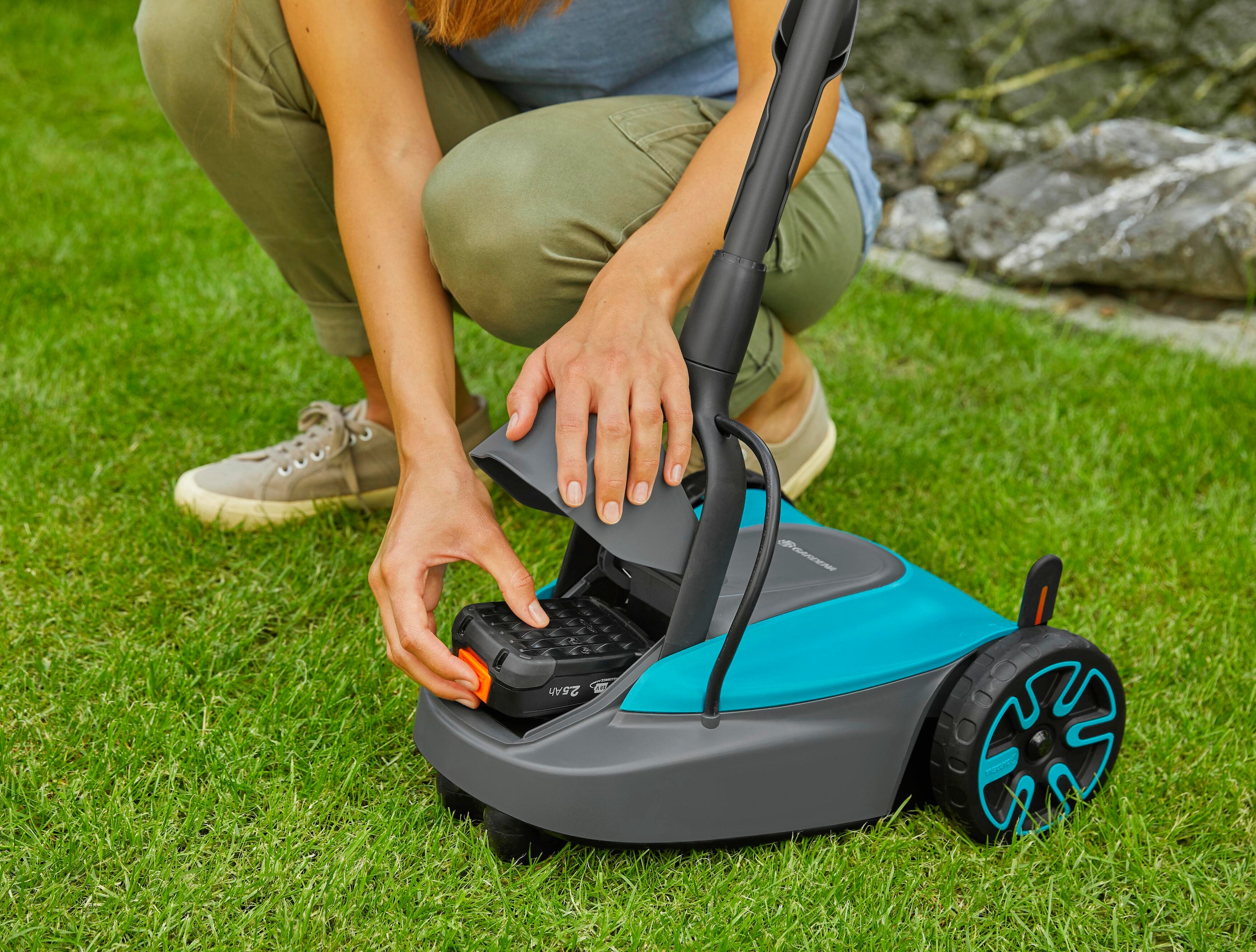 GARDENA Akkurasenmäher »HandyMower 22/18V P4A Ready-To-Use«, (Set), 22/18V P4A Ready-To-Use Set, inkl. Akku und Ladegerät