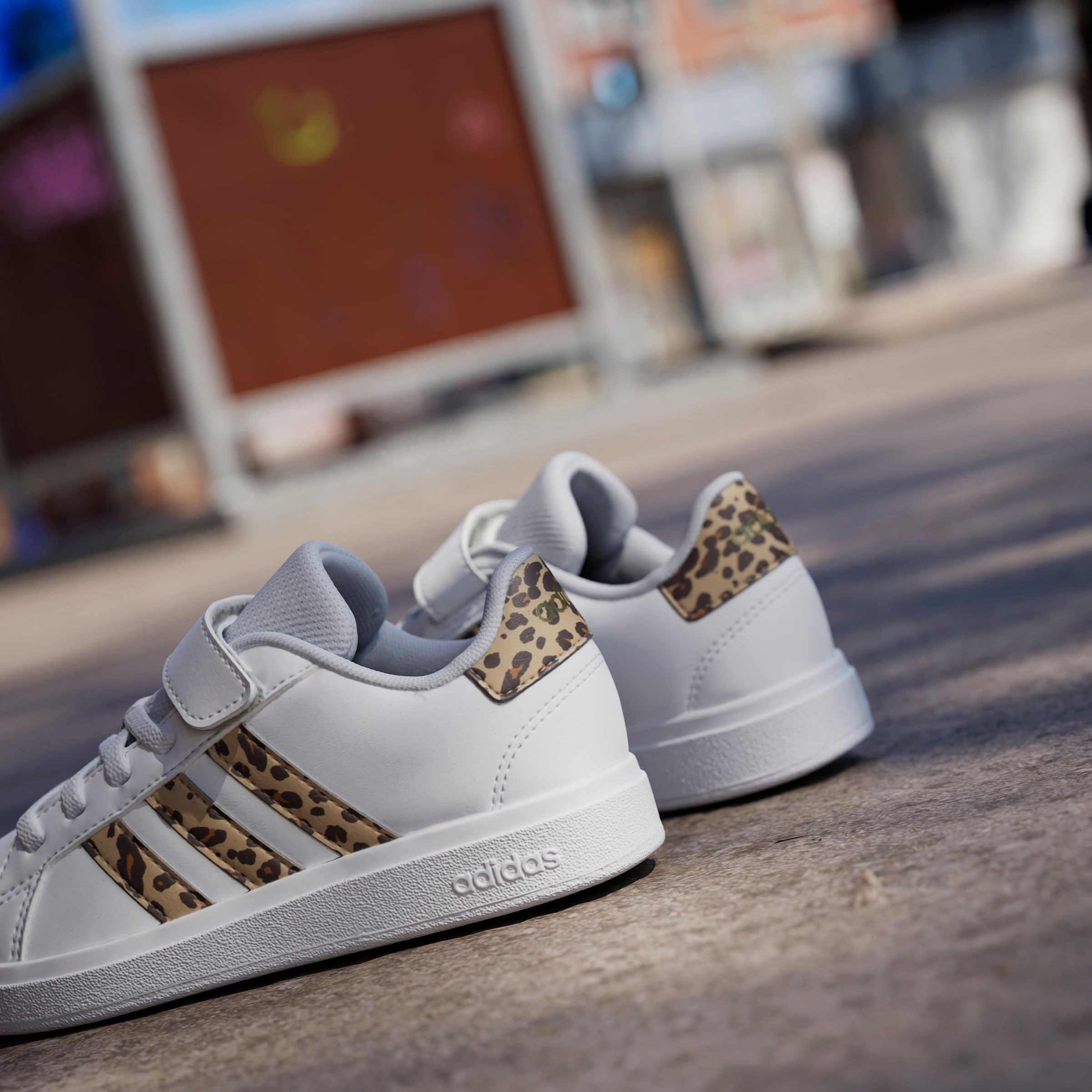 adidas Sportswear Sneaker »GRAND COURT 2.0 KIDS«, Design auf den Spuren des adidas Superstar