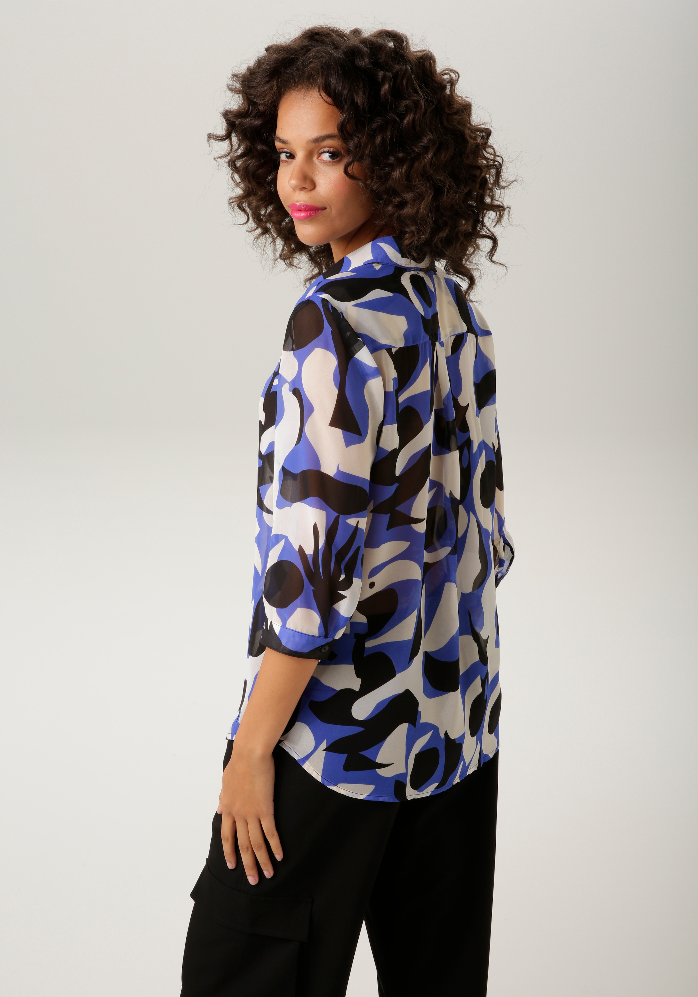 Aniston CASUAL Hemdbluse, mit ausdrucksstarkem, graphischem Druck