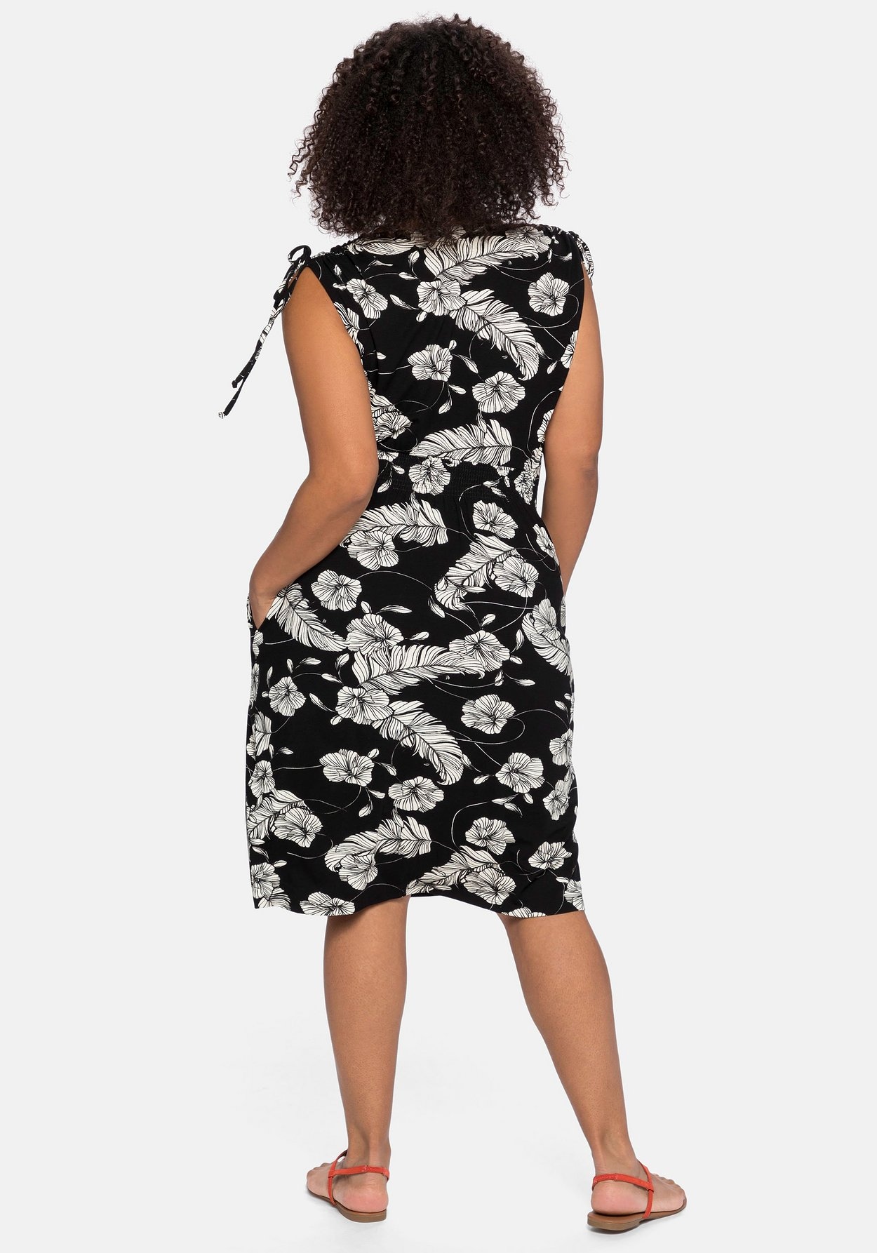 Sheego Strandkleid »Strandkleid mit Wickeloptik und Eingrifftaschen«