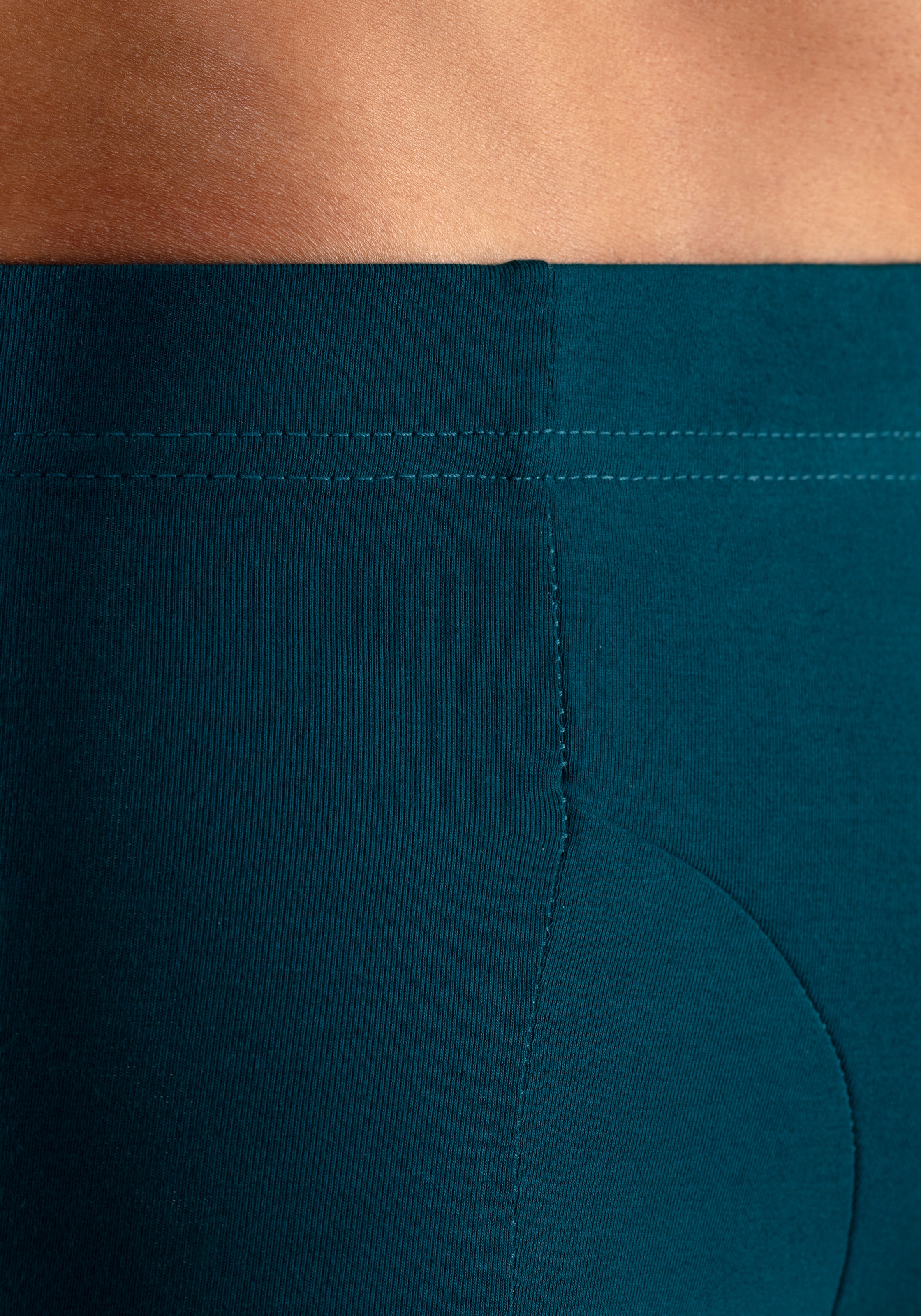 Bench. Boxer »Boxershorts für Herren«, (Dose, 4 St.), Unterhosen in der Dose mit kleinem Logodruck auf dem Bein