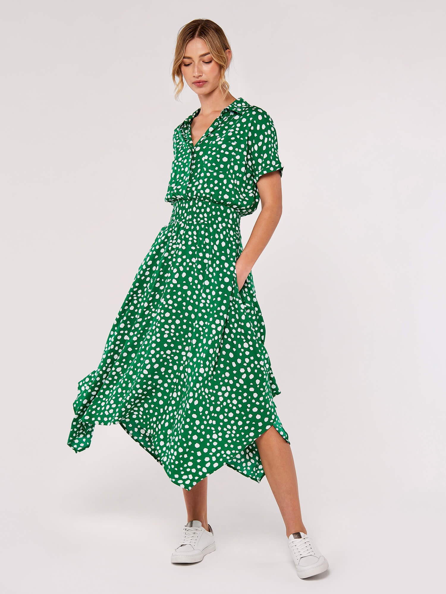 Apricot Midikleid »Gepunktetes Midikleid« mit gesmokter Taille