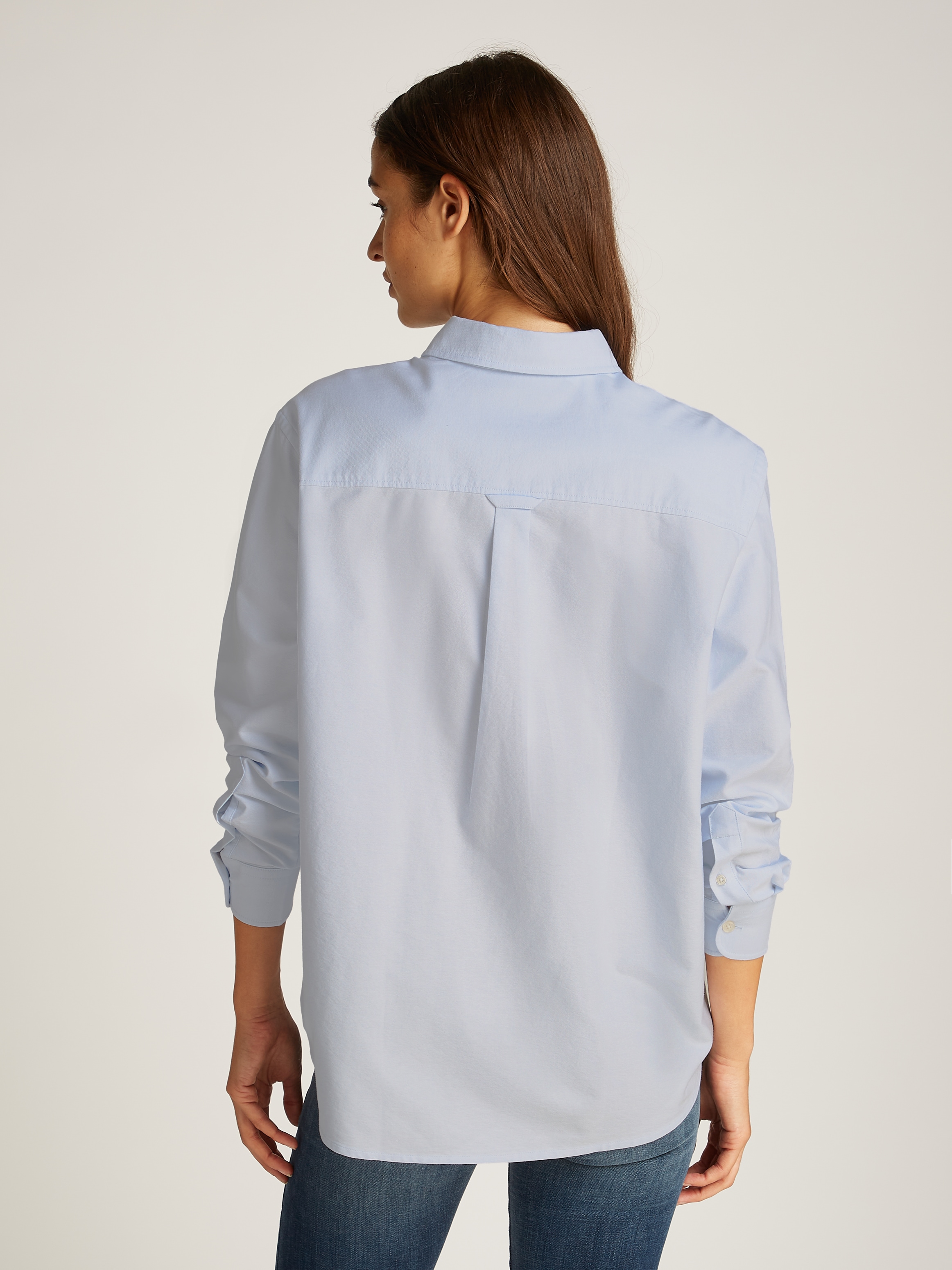 Tommy Jeans Hemdbluse »TJW RLX SCRIPT OXFORD SHIRT«, mit Logo-Stickereien