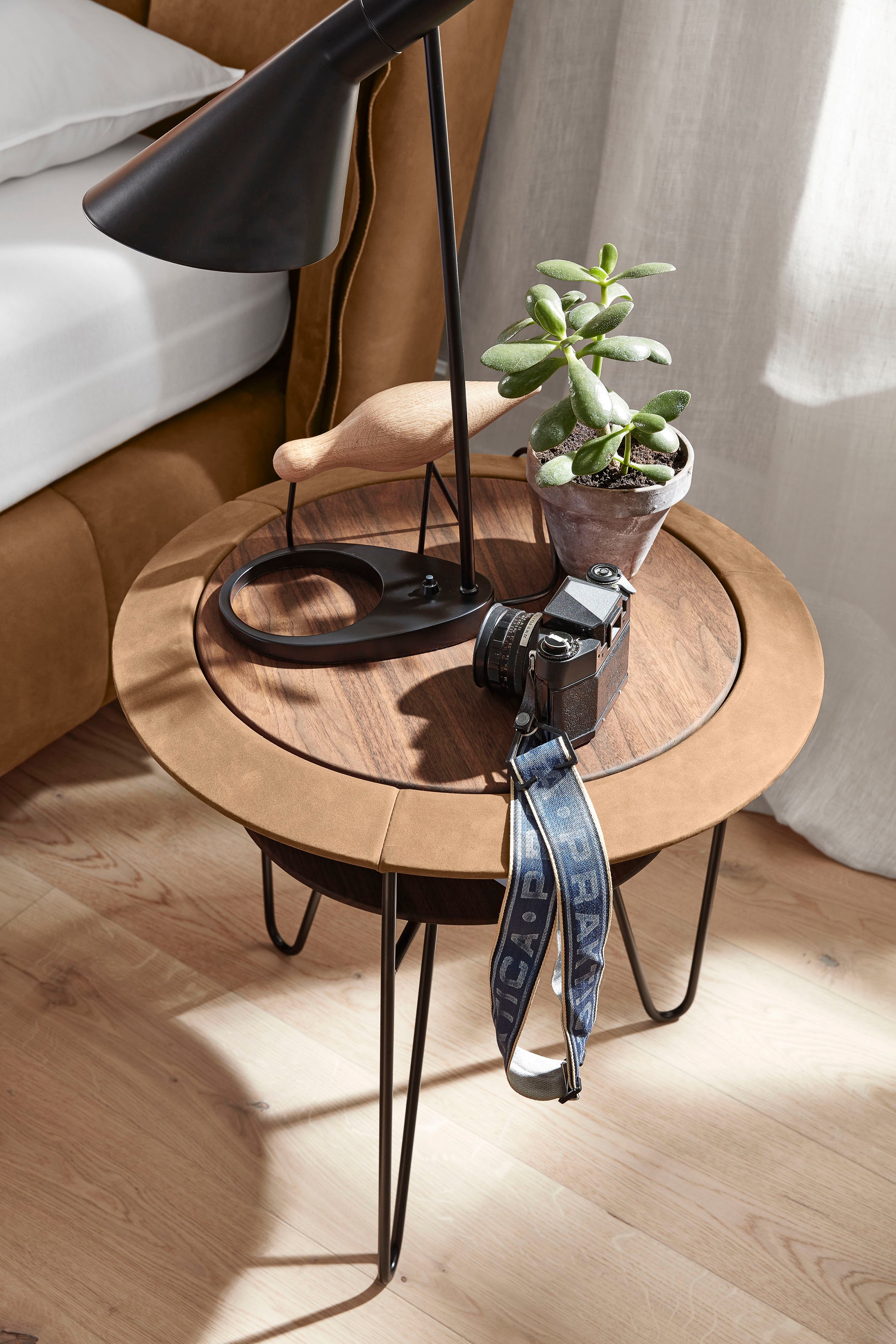 Birkenstock Nachttisch »Maine«, mit gepolsterter Tischplatte, mit Ablage