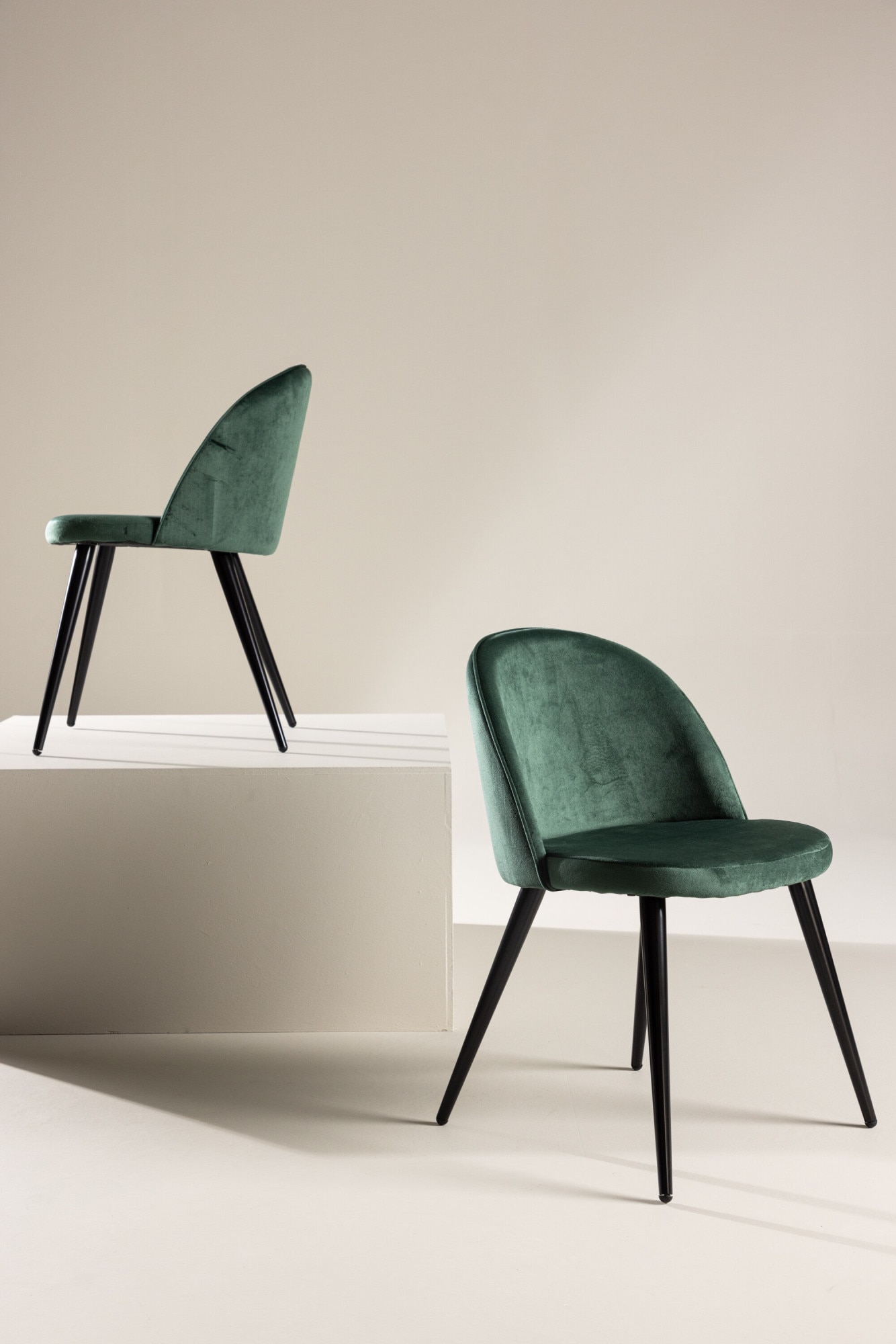 Venture Home Esszimmerstuhl »Velvet, 2er-Set Esszimmerstühle mit Samtbezug, 150 kg belastbar« () 2 Stk.Polsterstuhl, weicher Bezug, Metallbeine, abgerundet