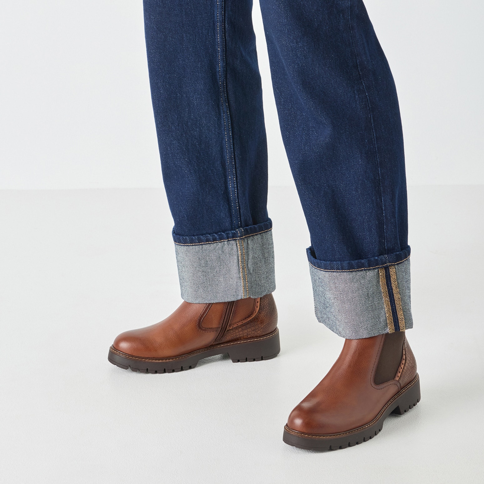 Tamaris Chelseaboots  , Blockabsatz, Stiefelette mit Kontrast-Rahmennaht