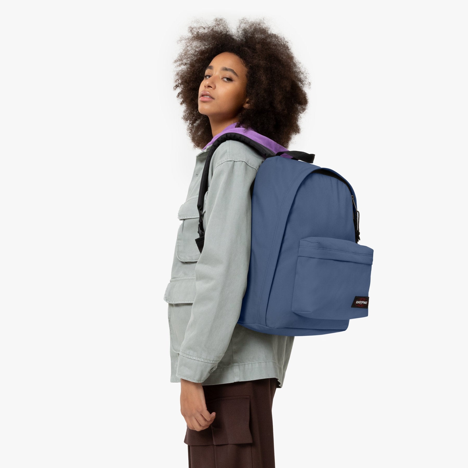 Eastpak Freizeitrucksack »OUT OF OFFICE« Unisex Cityrucksack, Arbeitsrucksack, Schulrucksack mit Logo-Aufnäher