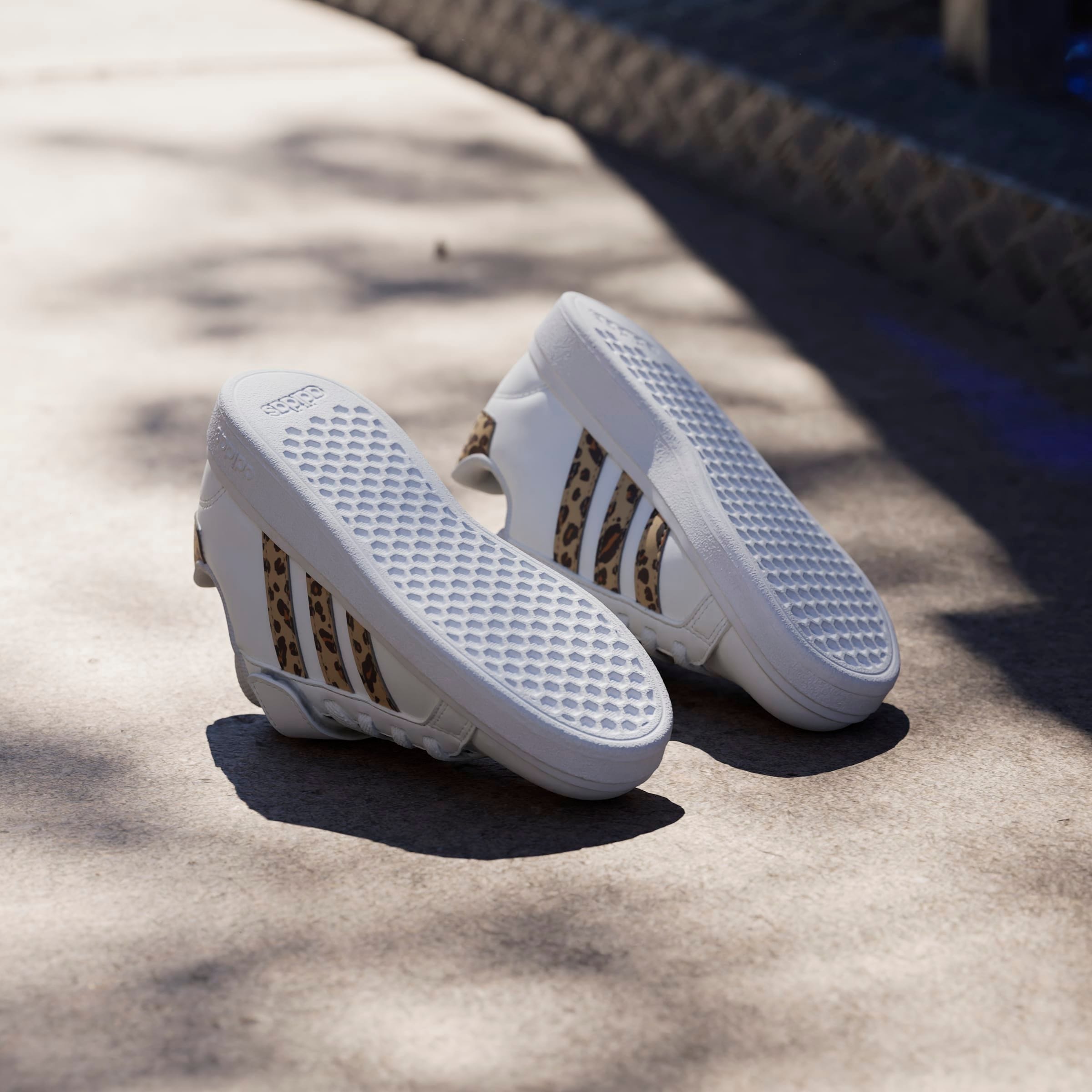 adidas Sportswear Sneaker »GRAND COURT 2.0 KIDS«, Design auf den Spuren des adidas Superstar