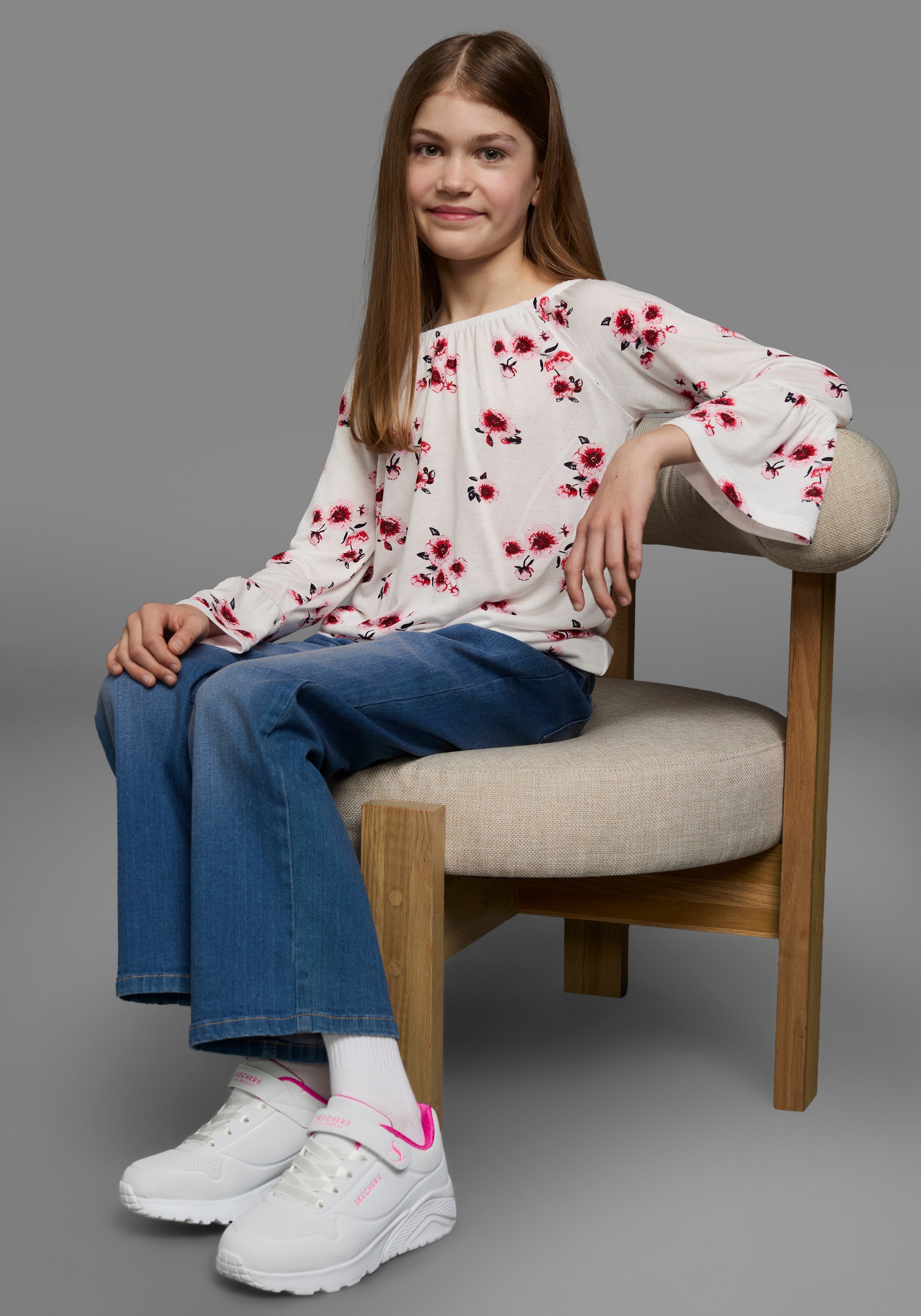 KIDSWORLD Carmenshirt »Viskose-Shirt«, weite Passform, mit Blumenmuster und Aufdruck, Carmenausschnitt