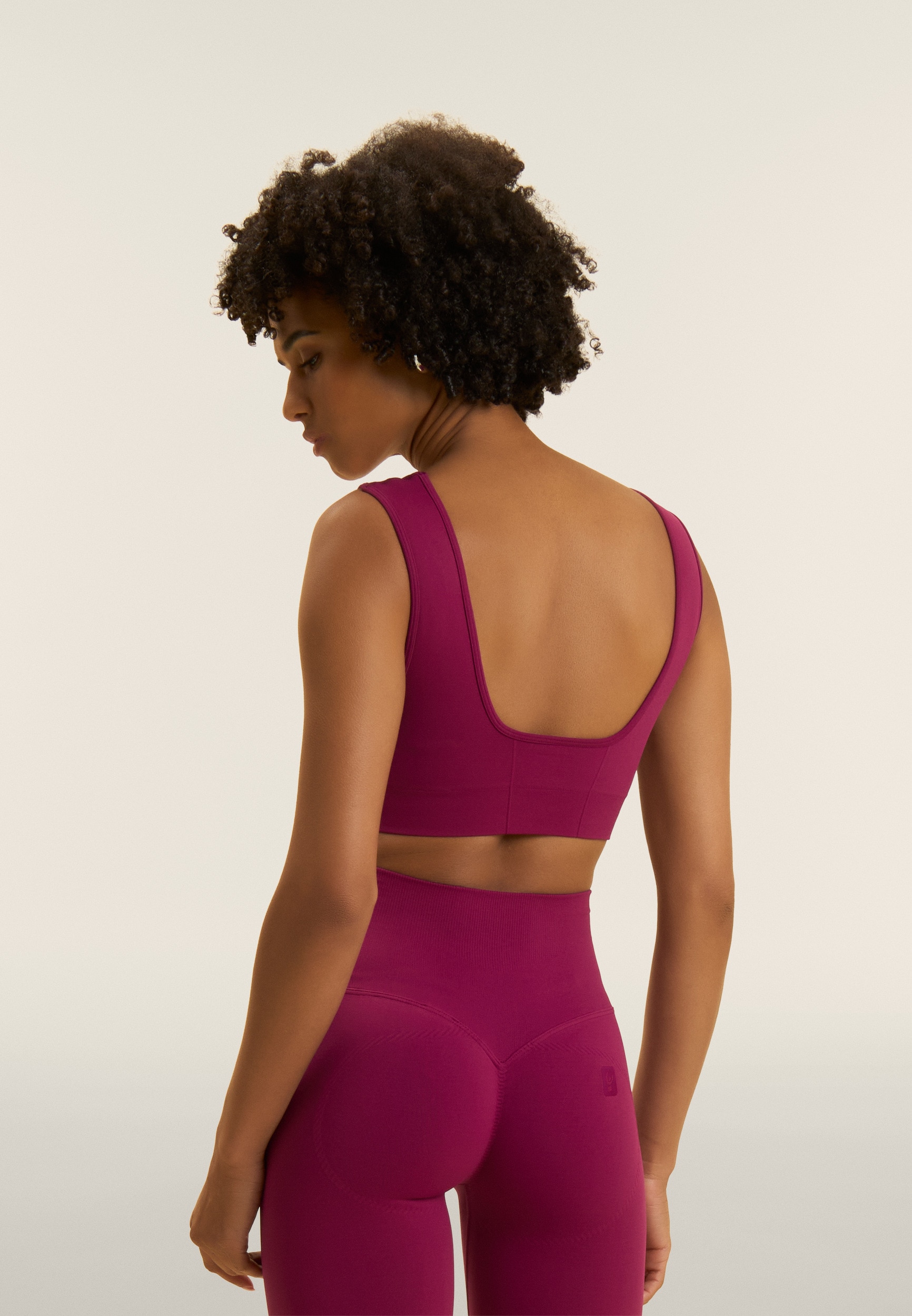 Freddy Sporttop »Light support Bra« eng anliegende Passform, seamless