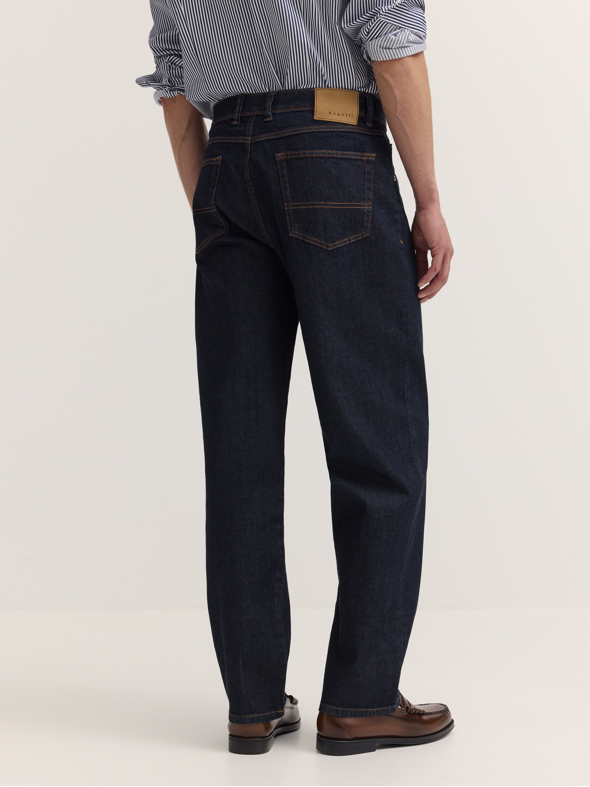 bugatti 5-Pocket-Jeans »Loose Fit« aus Kaihara Raw Denim