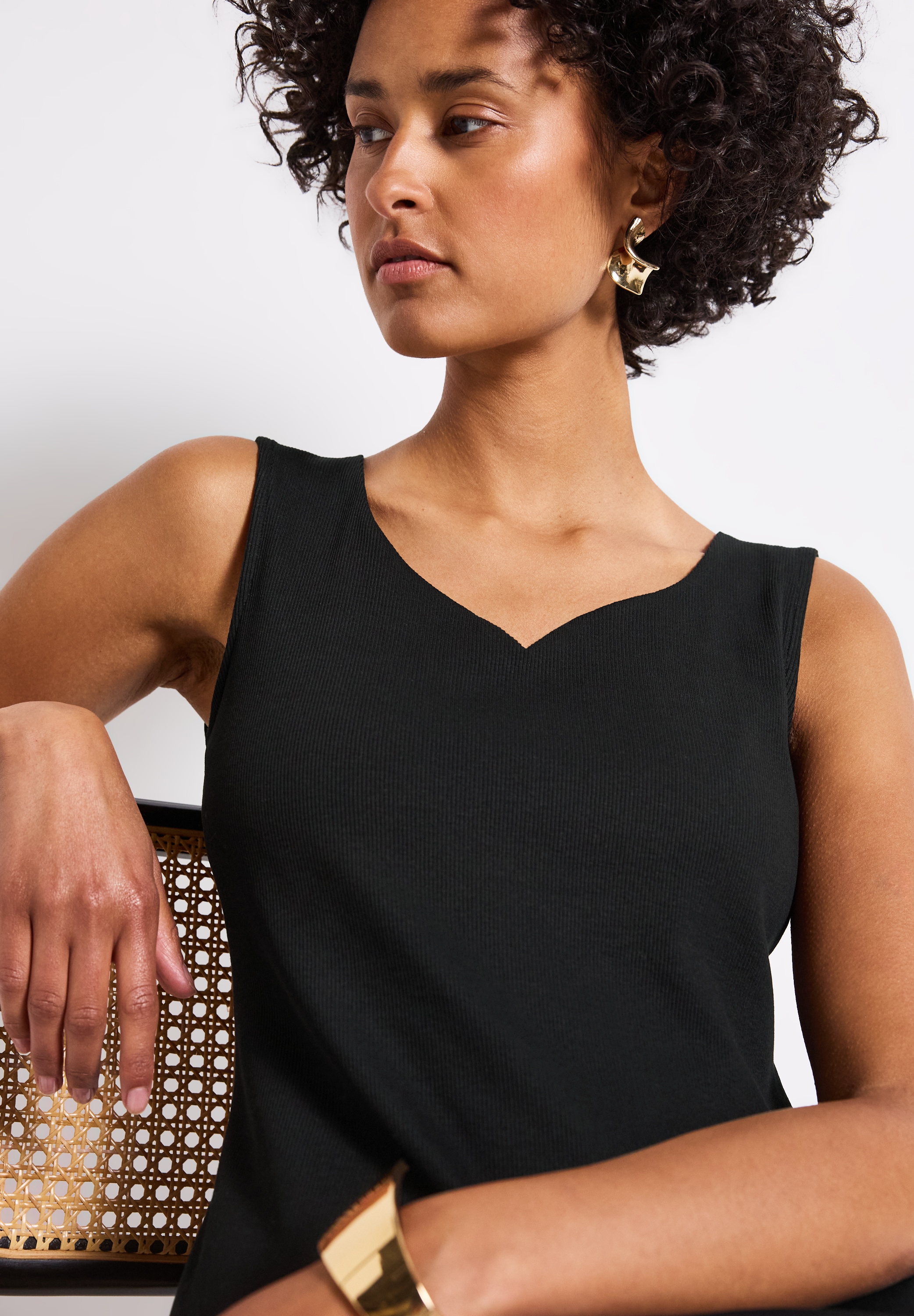 STREET ONE Shirttop »GANIA«, mit Herzausschnitt und Stretch
