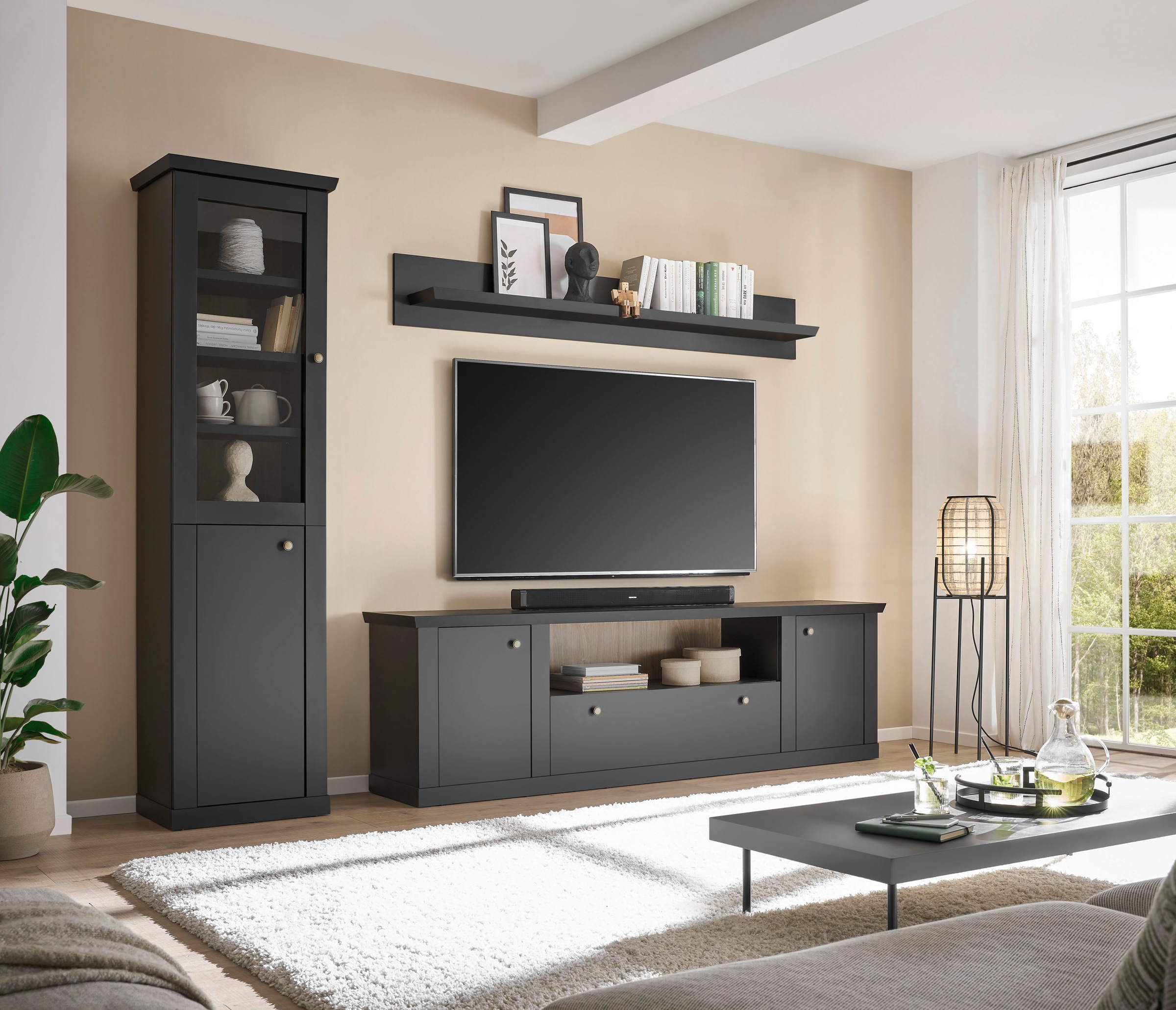 Home affaire Lowboard »Lincoln, moderner TV-Schrank, schwarze Kommode, TV-Unterschrank« edles Design, messingfarbene Knopfgriffe, in 2 Größen verfügbar
