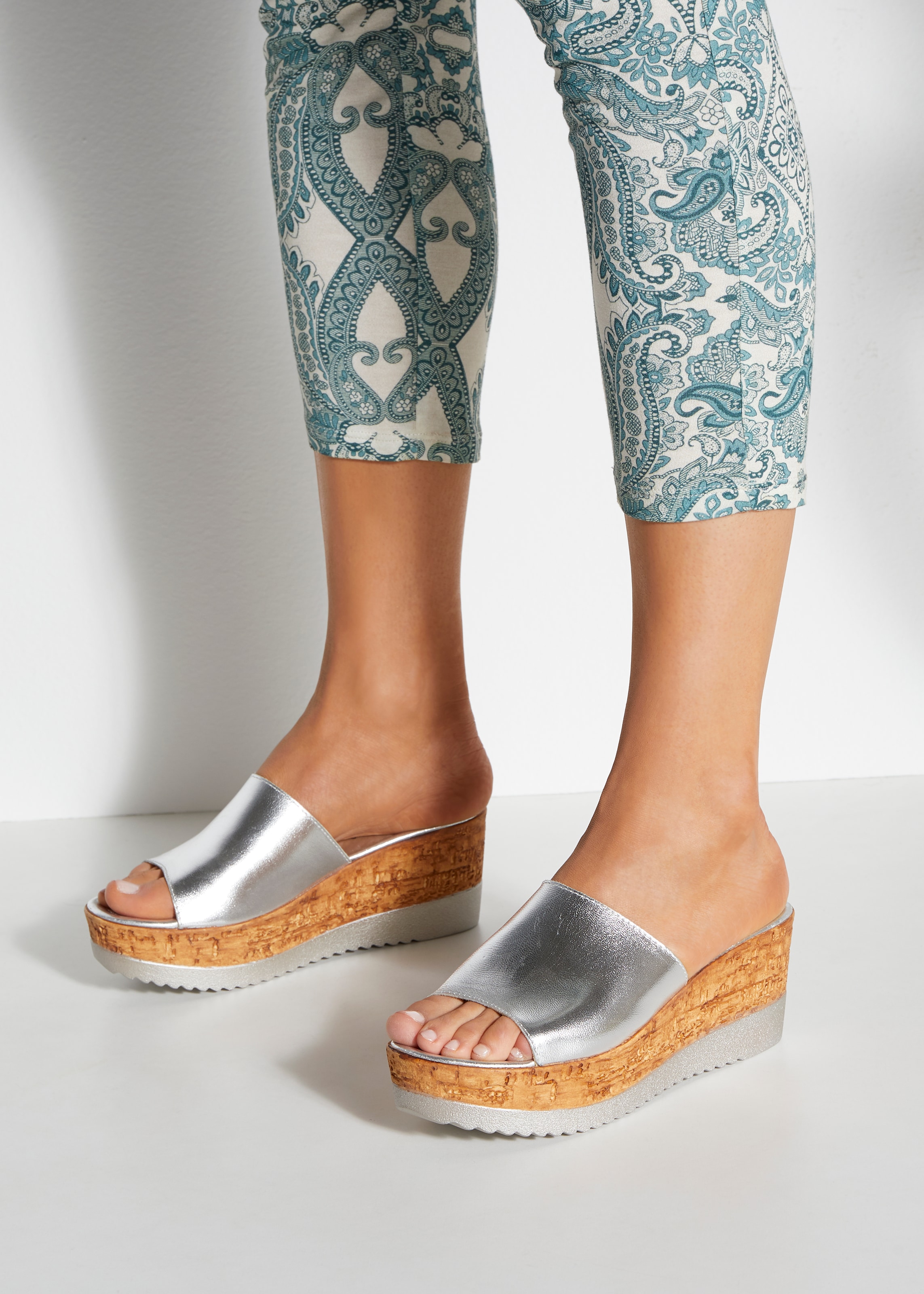 LASCANA Pantolette »Sommerschuh,«, Mule, Sandale, offener Schuh aus Leder mit Keilabsatz