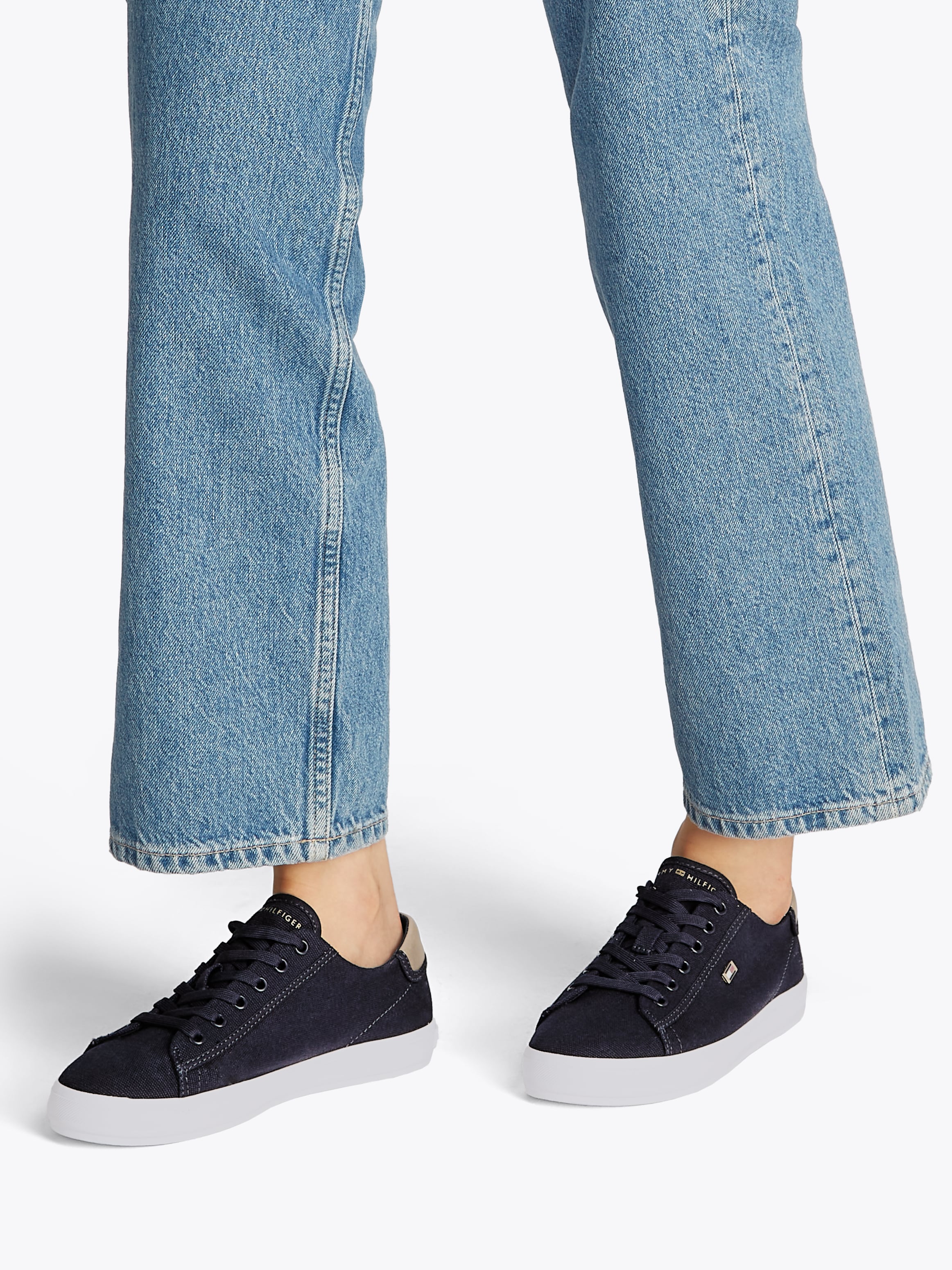 Tommy Hilfiger Plateausneaker »VULC CANVAS LACE UP SNEAKER«, Freizeitschuh, Halbschuh, Schnürschuh, in schmaler Form