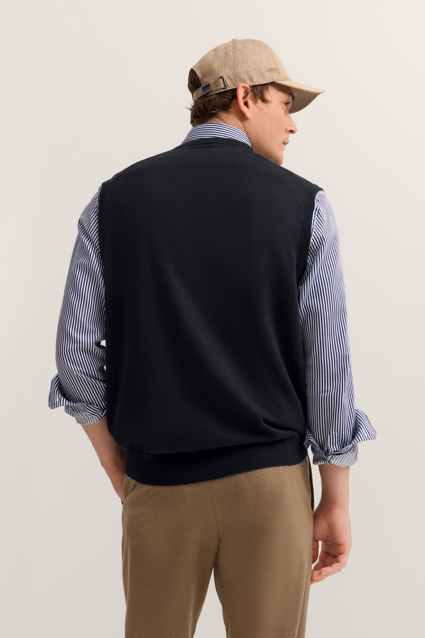 bugatti Pullunder »Regular Fit« mit V-Ausschnitt aus Baumwolle-Kaschmir