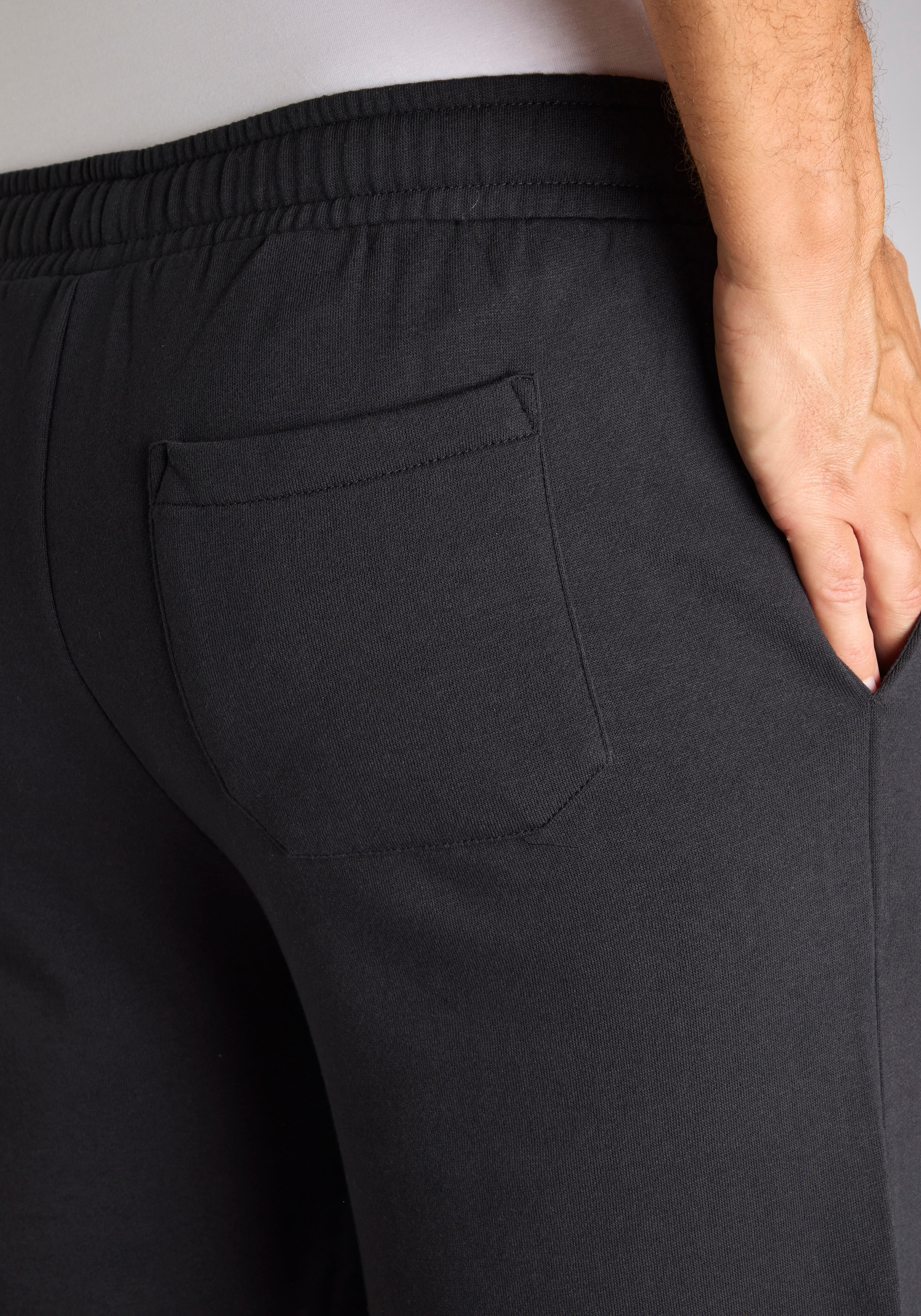 John Devin Sweatshorts »- kurze Hose aus innen angerauter Sweatware«  mit breiter Kordel und seitlichen Taschen