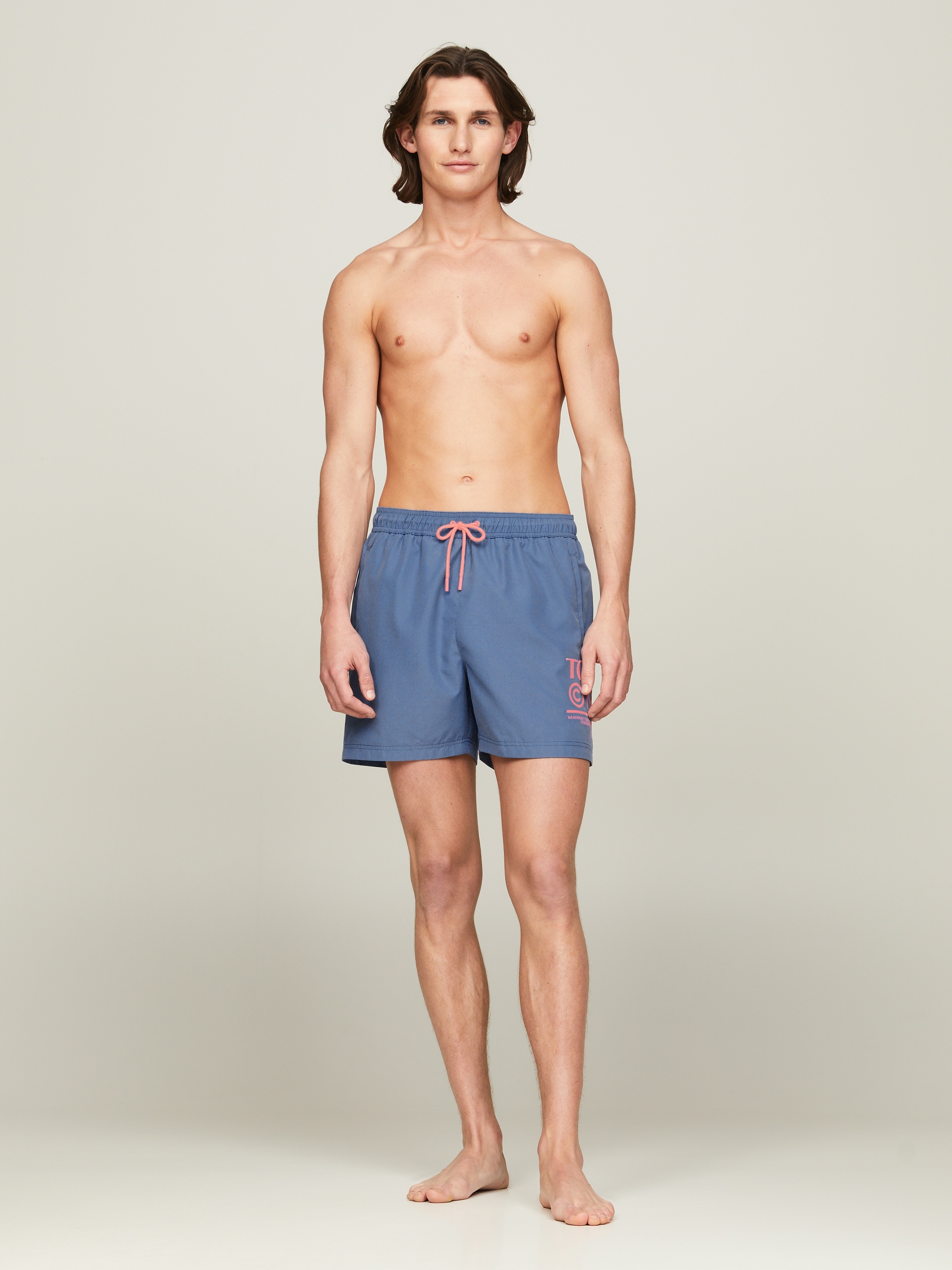 Tommy Hilfiger Swimwear Badeshorts »SF MEDIUM DRAWSTRING«, mit kultigem Logoschriftzug
