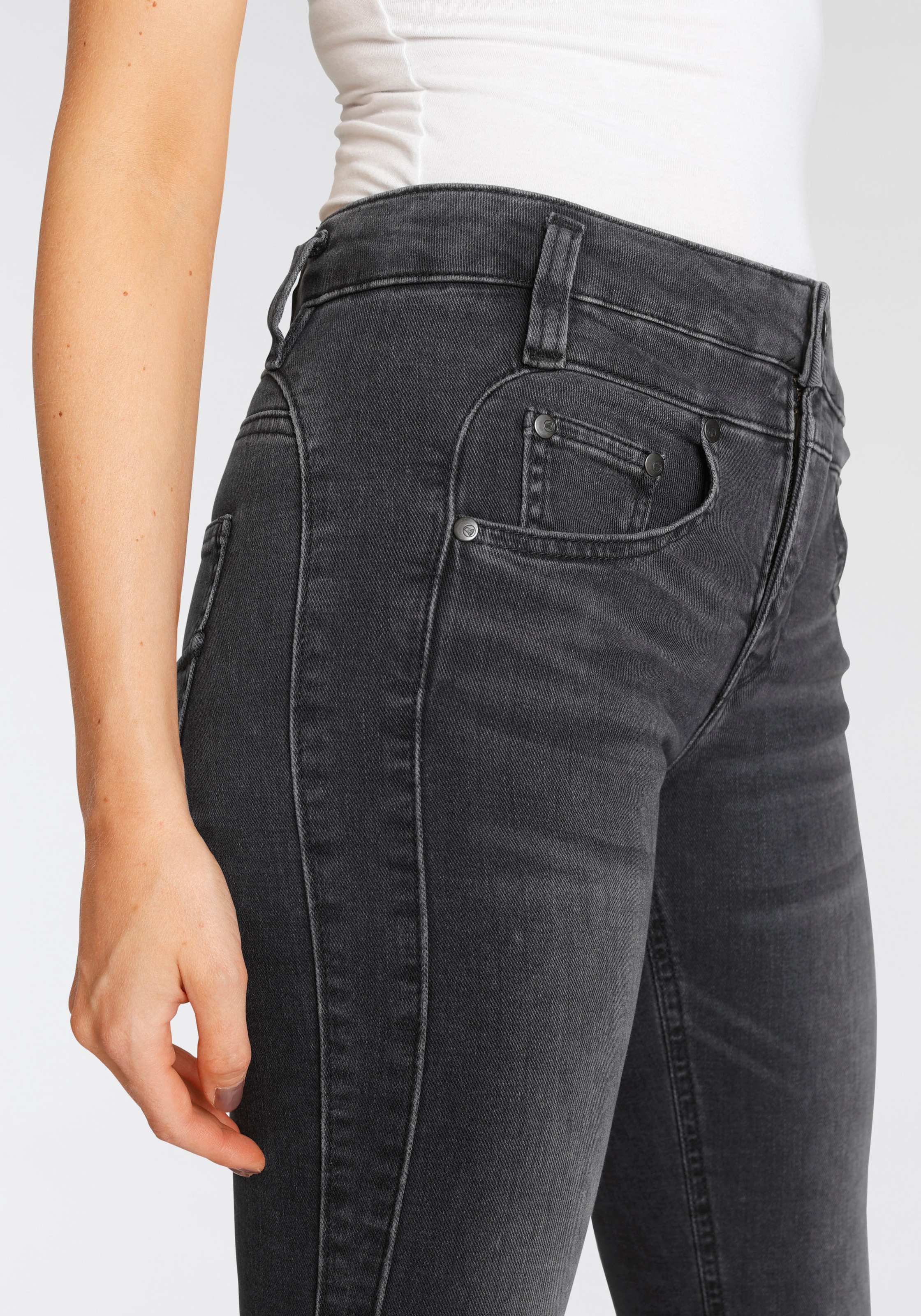 Herrlicher Slim-fit-Jeans »SHARP SLIM«, mit Shaping Effekt