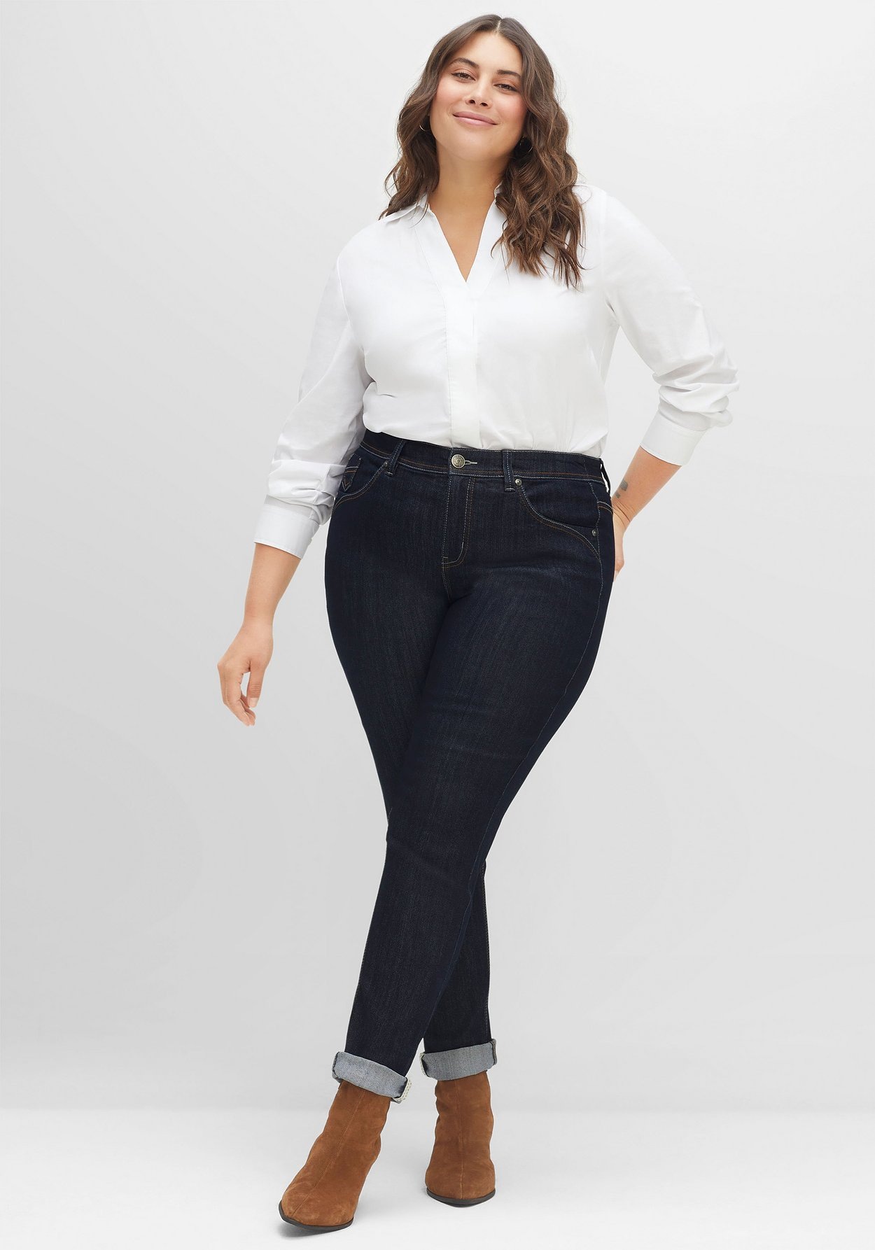 Sheego Stretch-Jeans »Jeans »Die Schmale« mit zweifarbigen Kontrastnähten«