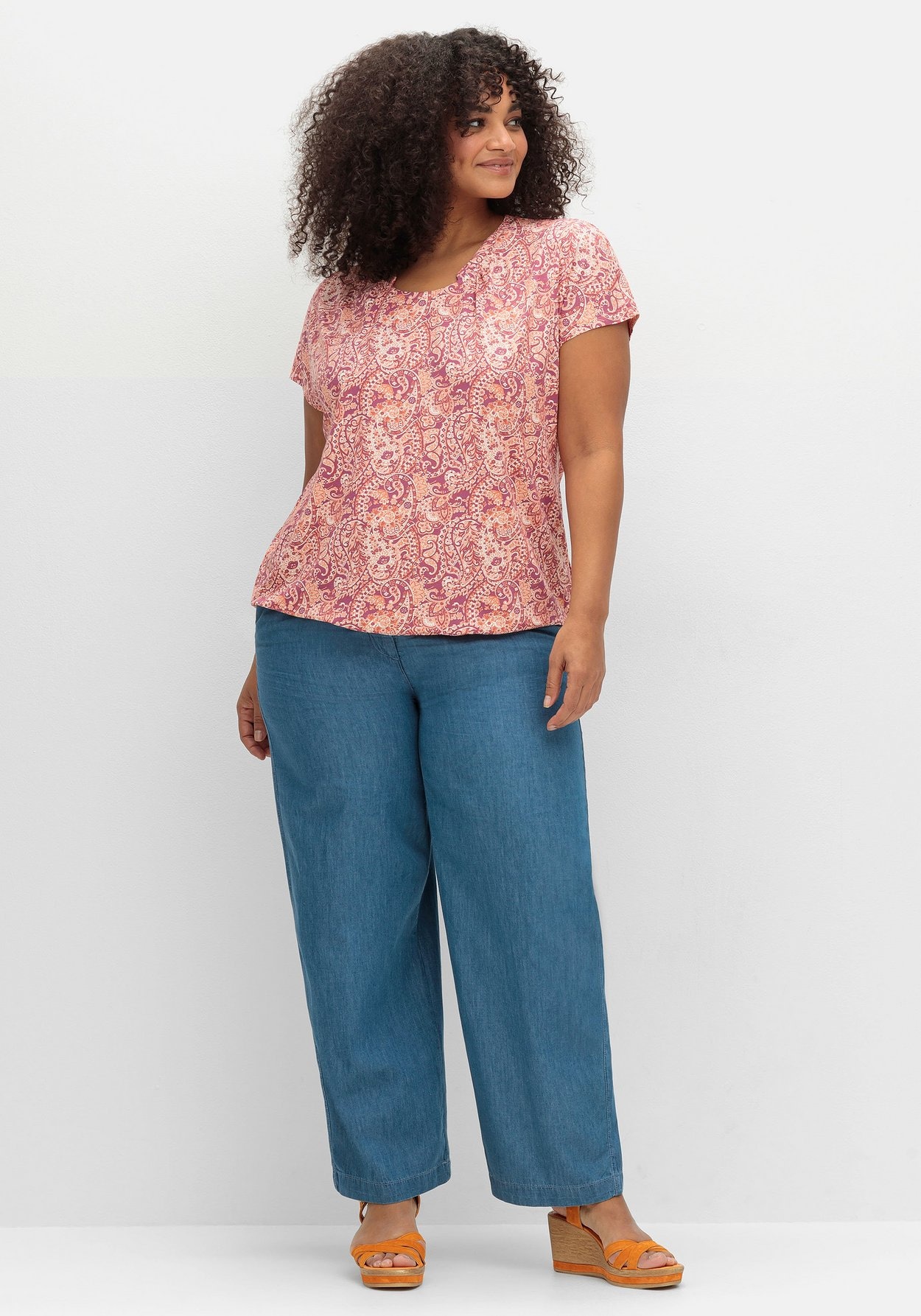 Sheego T-Shirt »Shirt mit Paisleyprint und Gummizugbund«