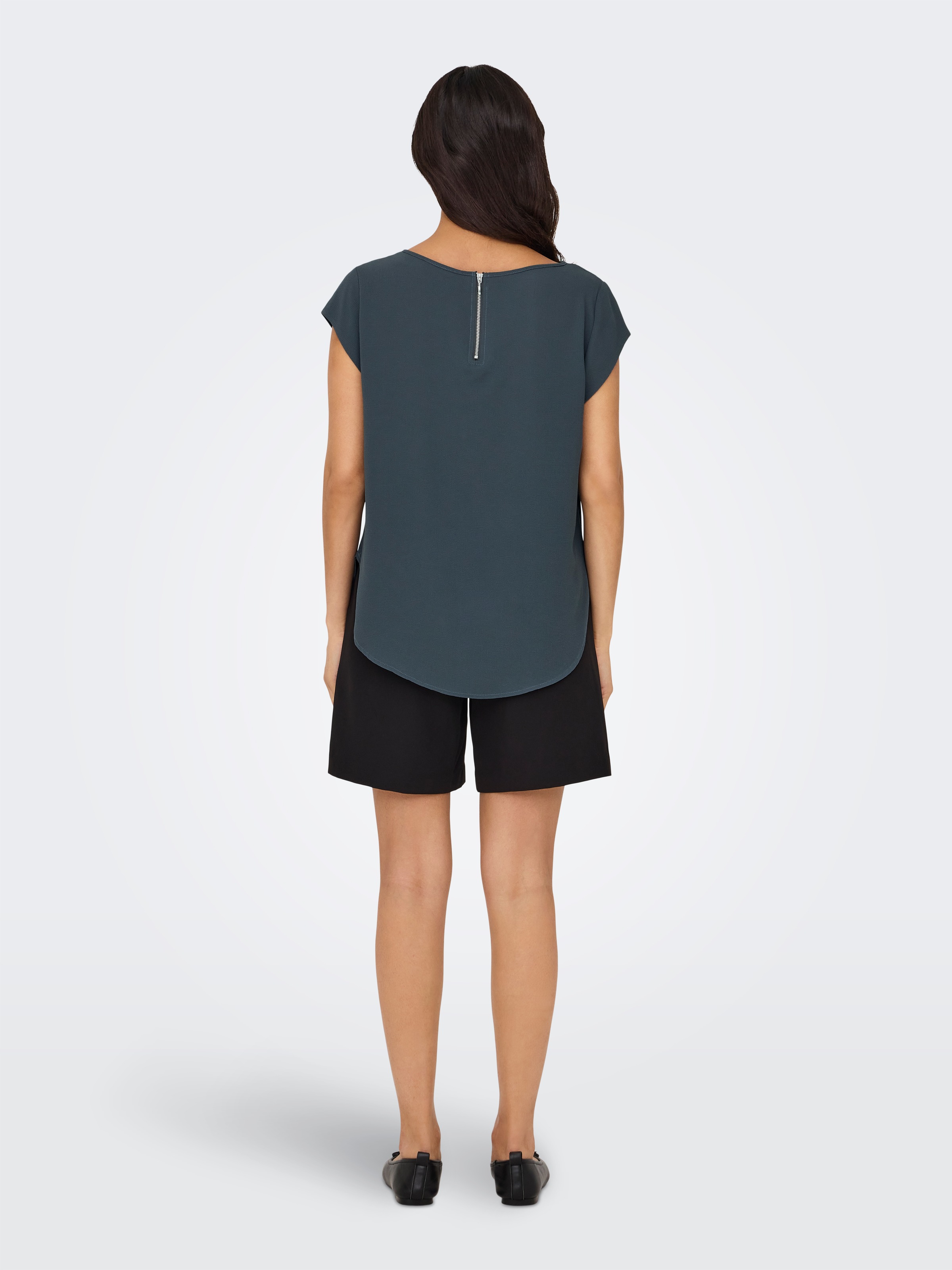 ONLY Kurzarmbluse »ONLVIC – feminines Blusenshirt in lockerer Form«, regular fit, Web, Kunstfaser, Rundhals, unifarben