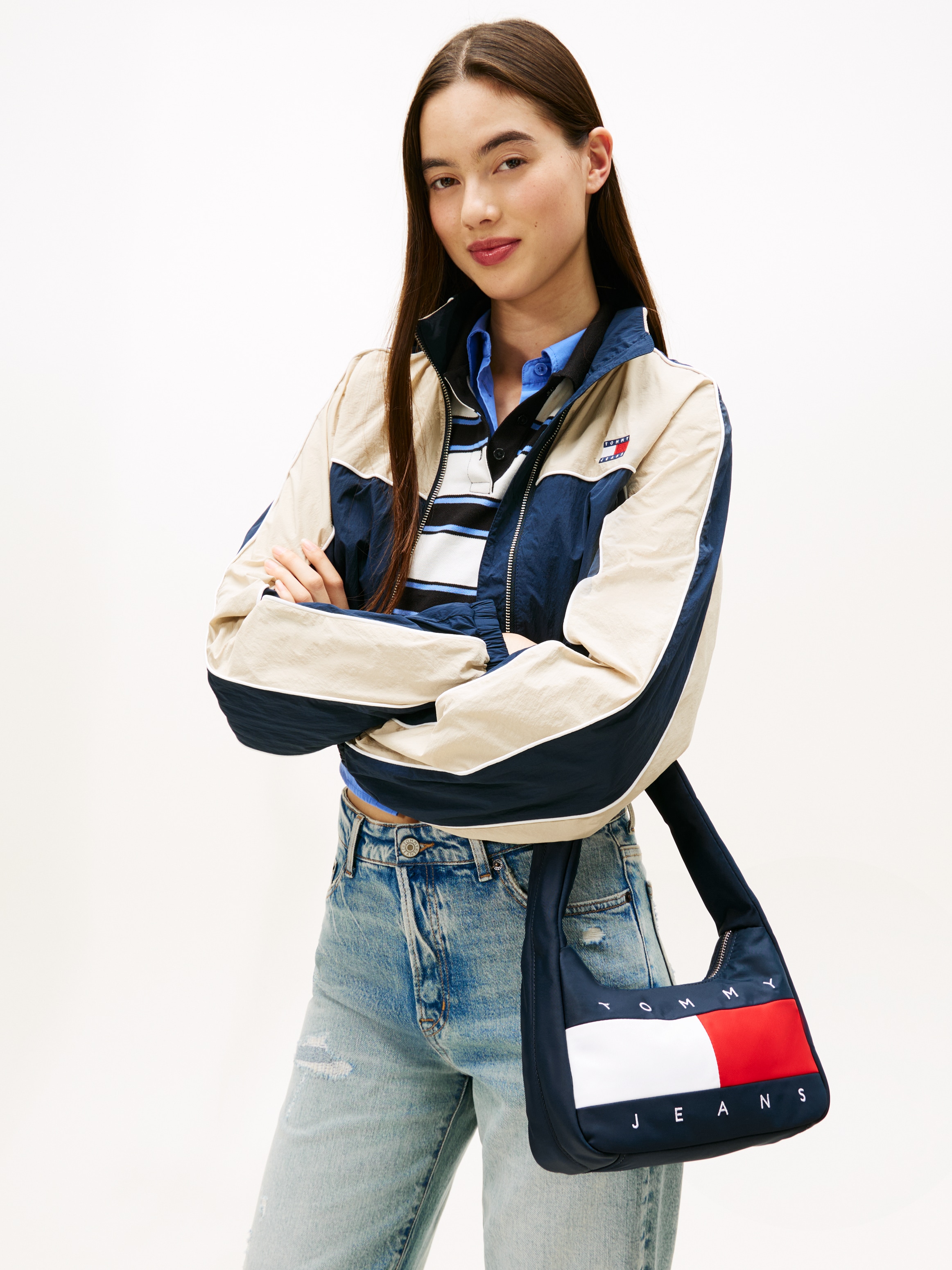 Tommy Jeans Schultertasche »TJW ARCHIVE SHOULDER BAG« , Damen Umhängetasche, Tragetasche mit plakativer Logoflagge