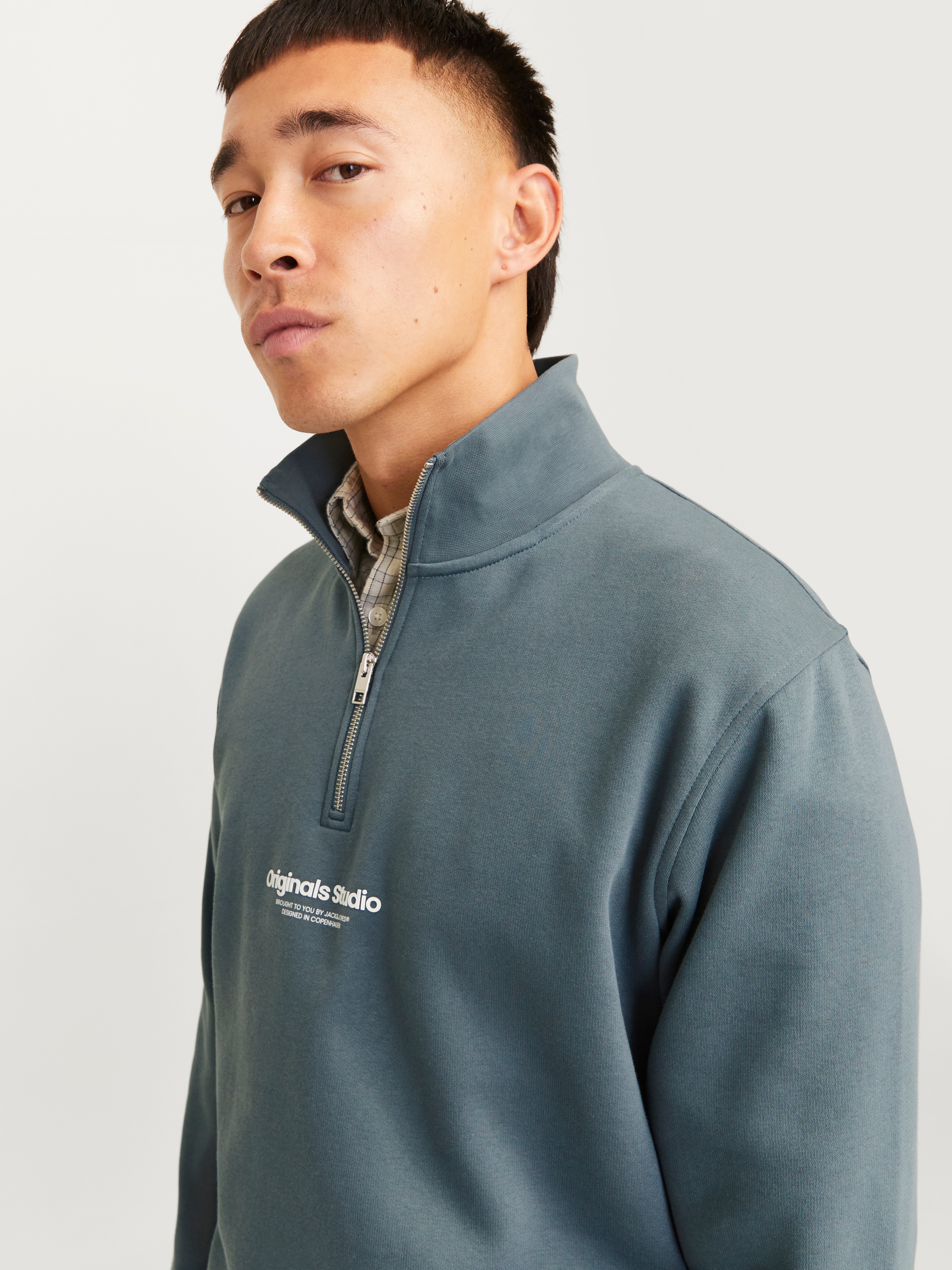 Jack & Jones Sweatshirt »JORVESTERBRO SWEAT QUARTER ZIP HN NOOS«, im Troyer-Look