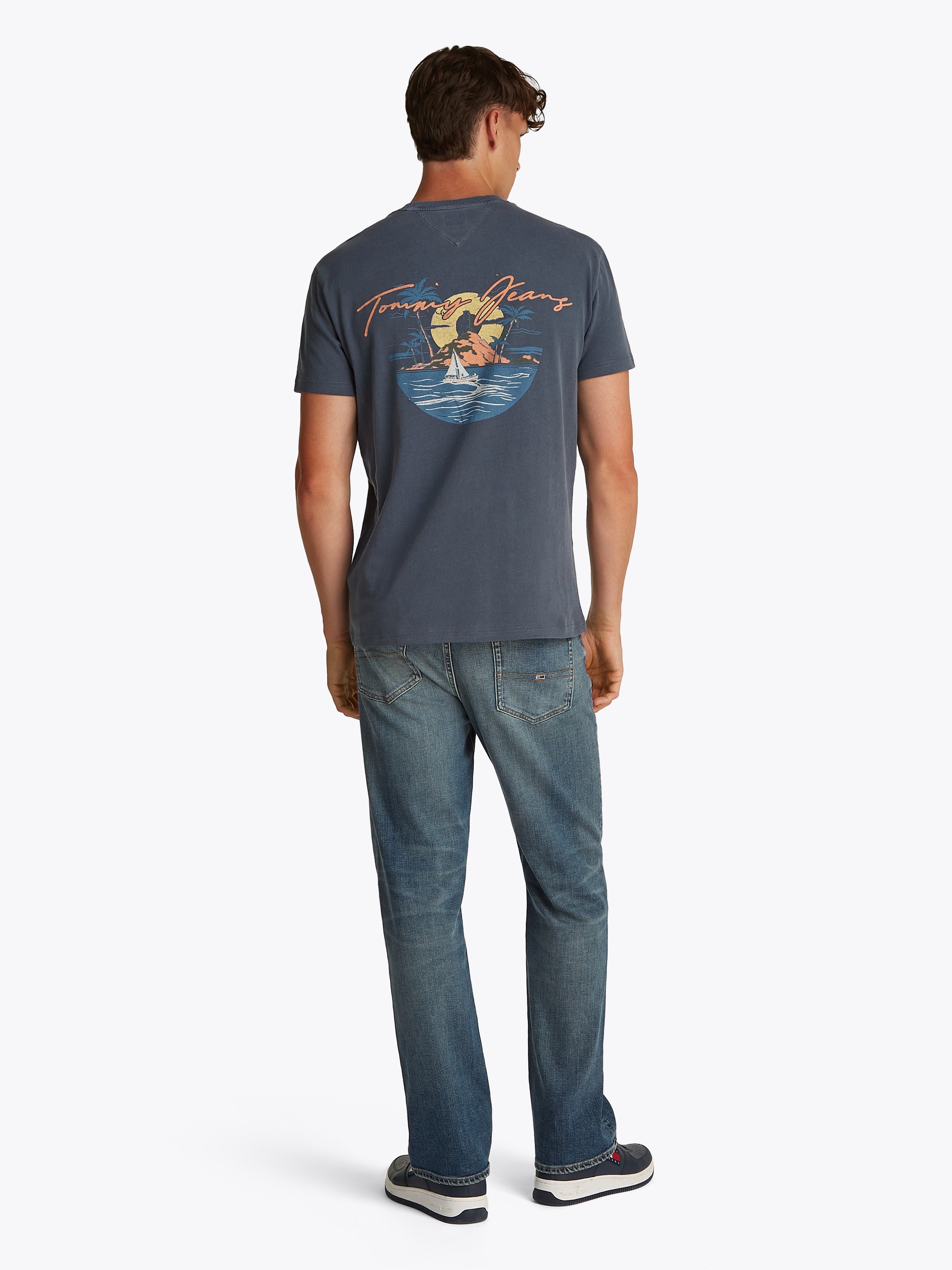 Tommy Jeans T-Shirt »TJM REG SIG SAILING SS TEE EXT«, mit großem Rückendruck