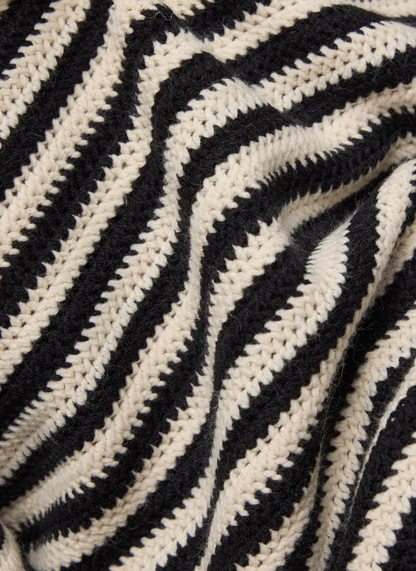 Rabe Cardigan Strickjacke im Streifen-Look / Knopfleiste / Rundhals / Häkel-Detail