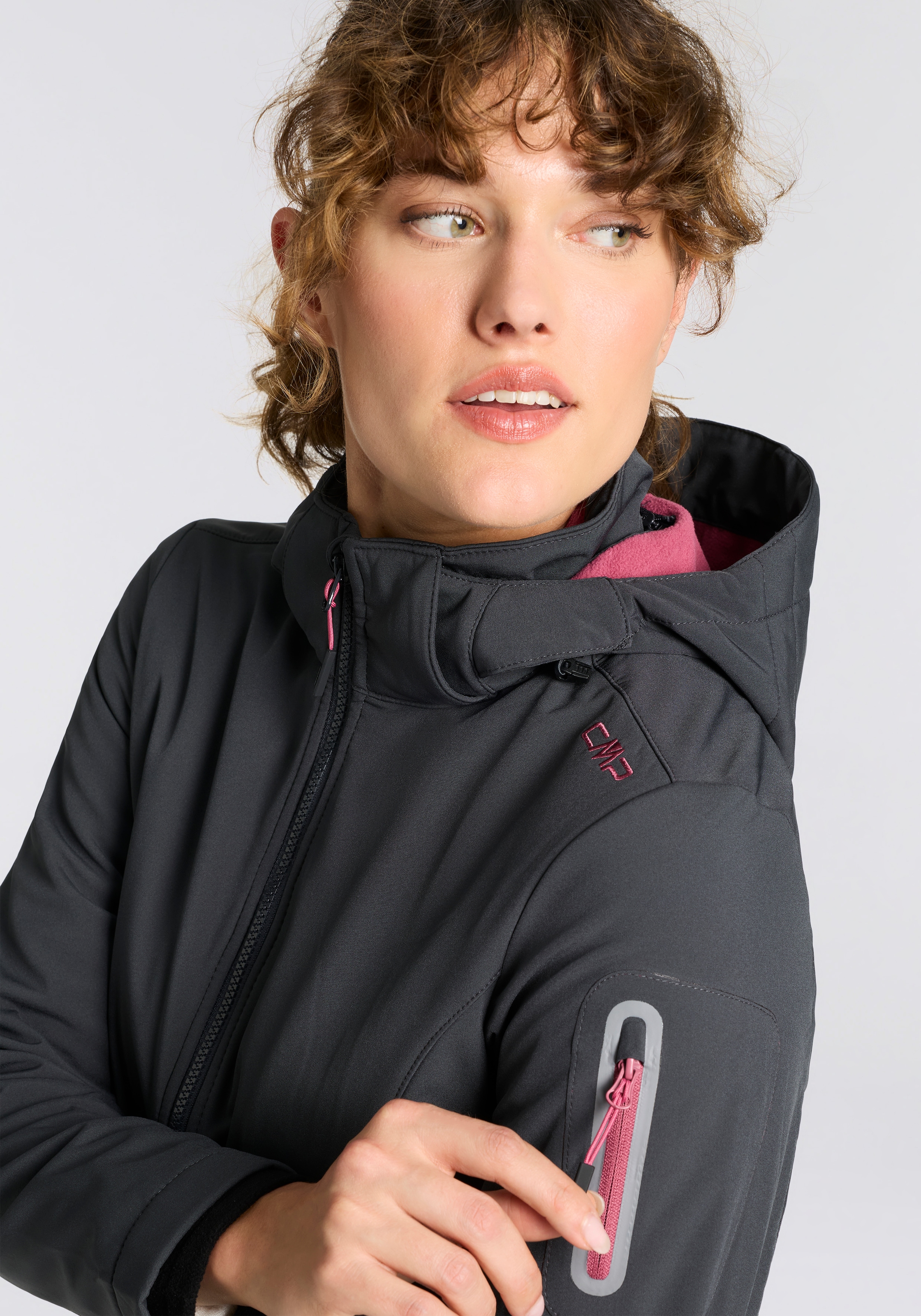 CMP Softshelljacke »WOMAN JACKET ZIP HOOD« 1 Stk. tlg. Wärmend & wind- & wasserabweisend, Übergangsjacke