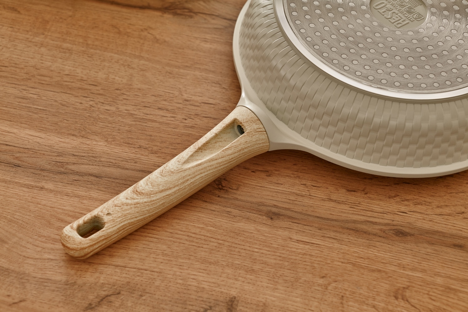 RESTO Kitchenware Bratpfanne »Ran, Universalpfanne mit Antihaftbeschichtung« Aluminiumguss 1 Stk. tlg. Induktion, für alle Herdarten geeignet