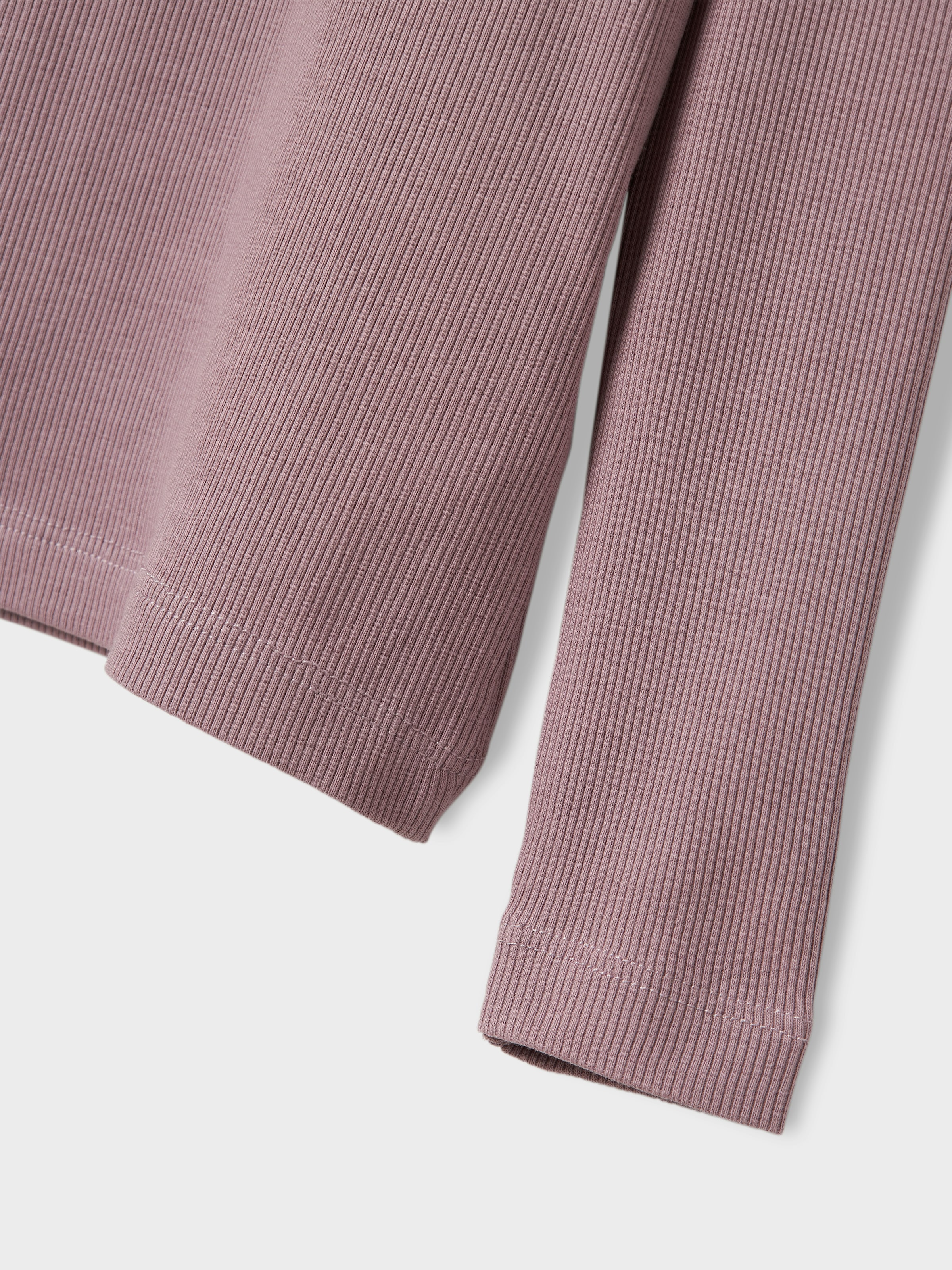 Name It Langarmshirt »NKFNAKAL LS TOP NOOS«, in Basic-Form und leicht gerippter Qualität