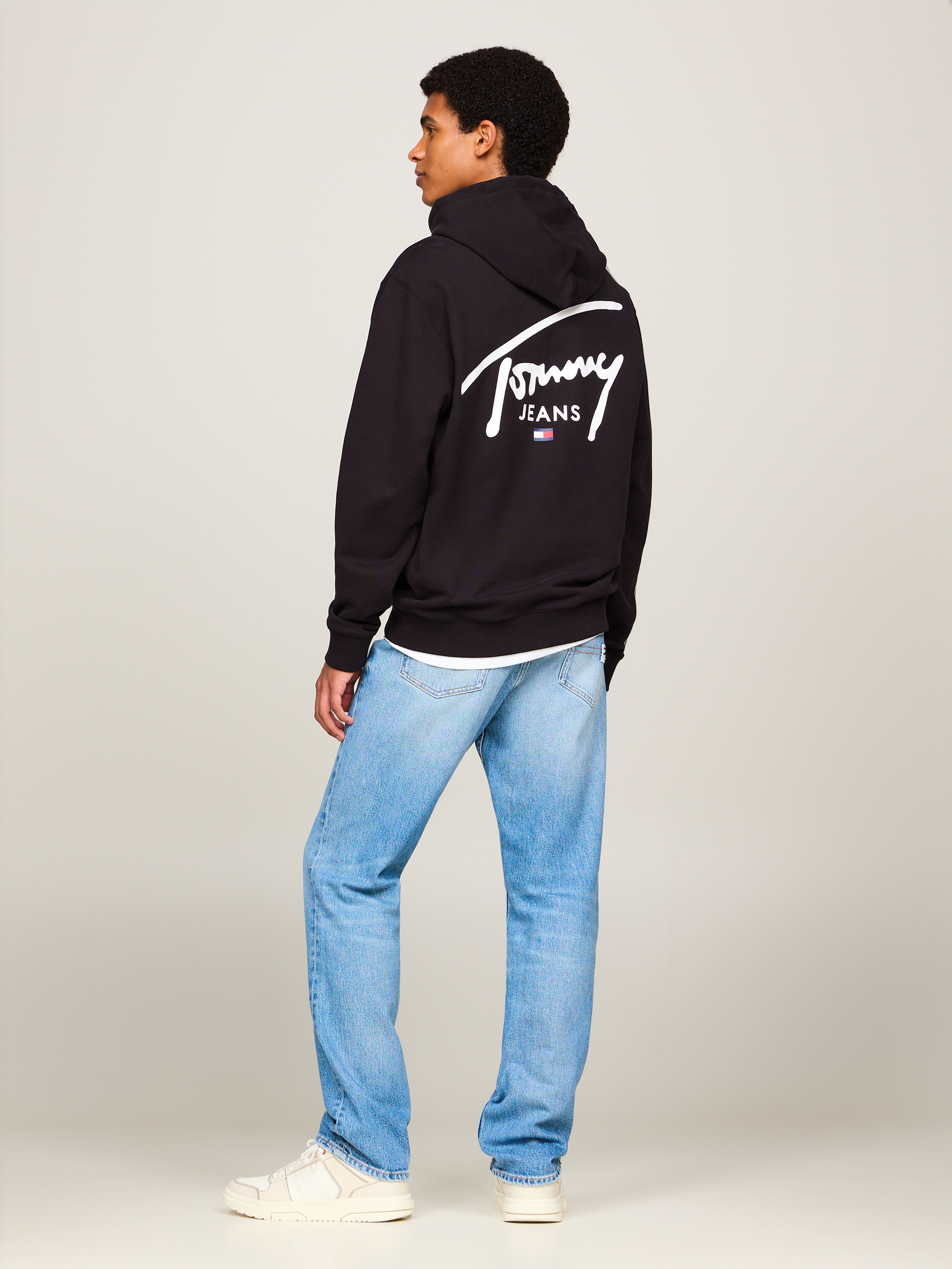 Tommy Jeans Kapuzensweatshirt »TJM REG ENTRY GRAPHIC HOODIE EXT«, mit Logoschriftzug
