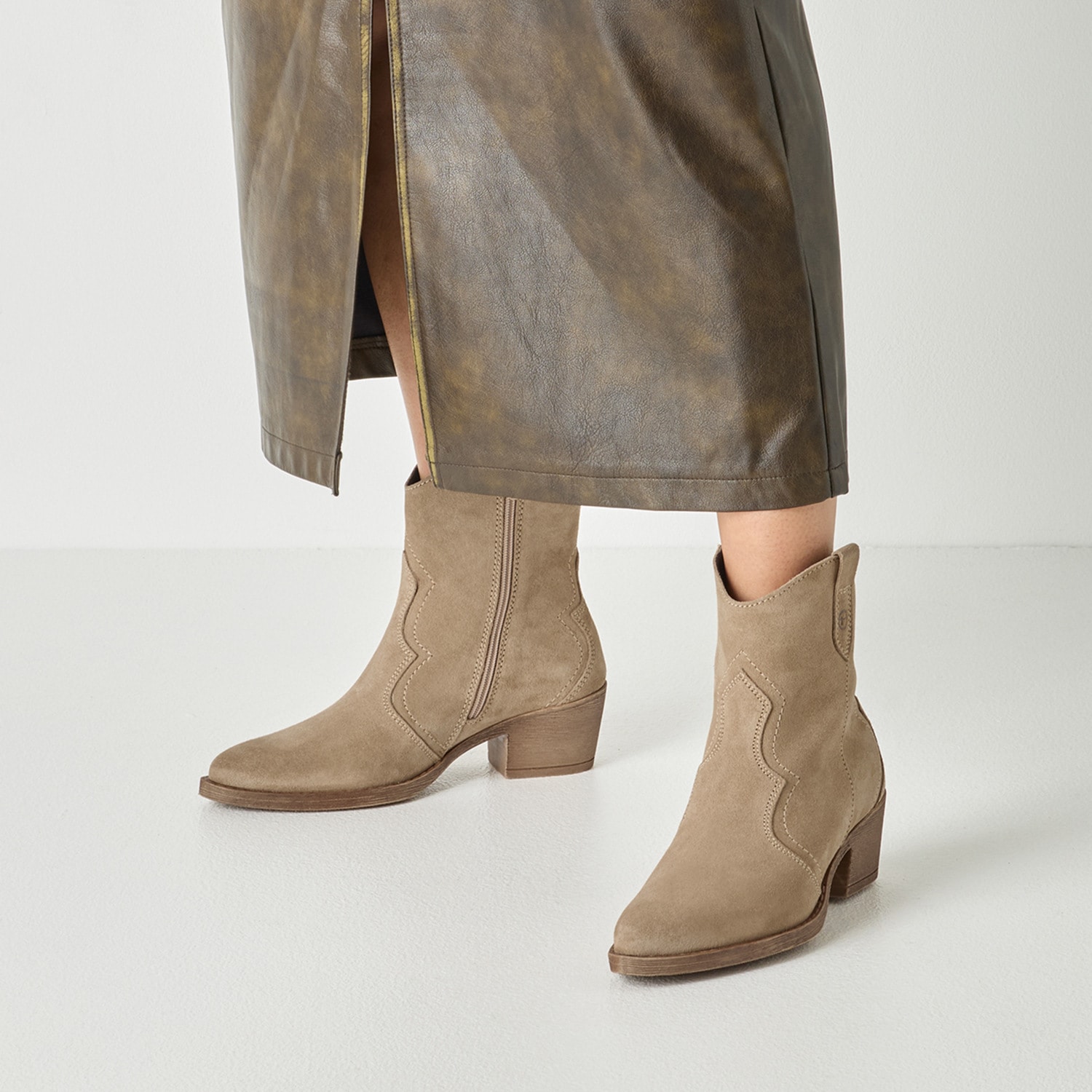 Tamaris Cowboy Stiefelette  Blockabsatz, Festival, Western-Boots mit modischen Nähten