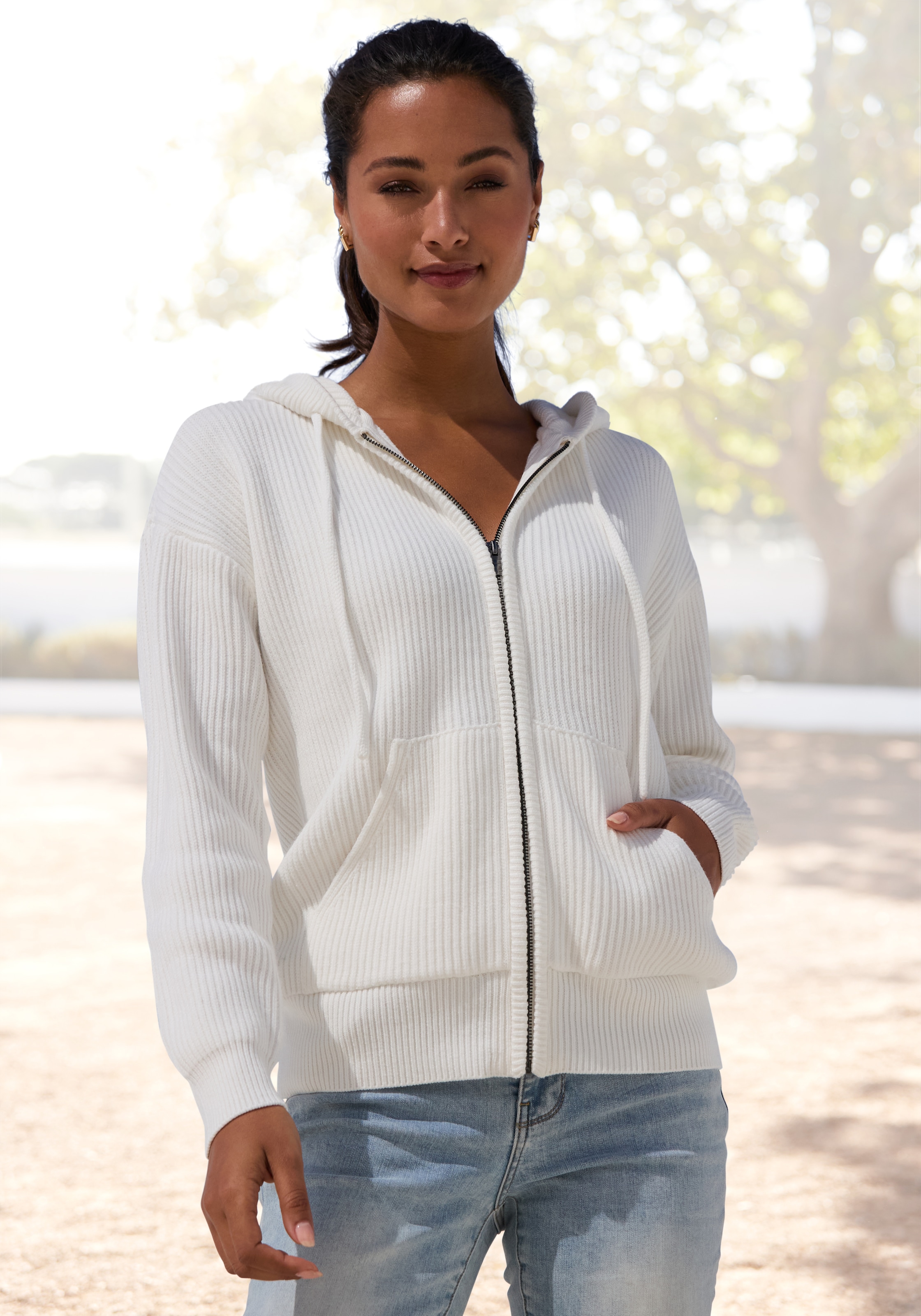 Elbsand Kapuzenstrickjacke »aus hochwertigem Viskosemix mit Frottee-Applikation« Kuschelige Strickjacke mit Kapuze, Strickcardigan mit Reißverschluss