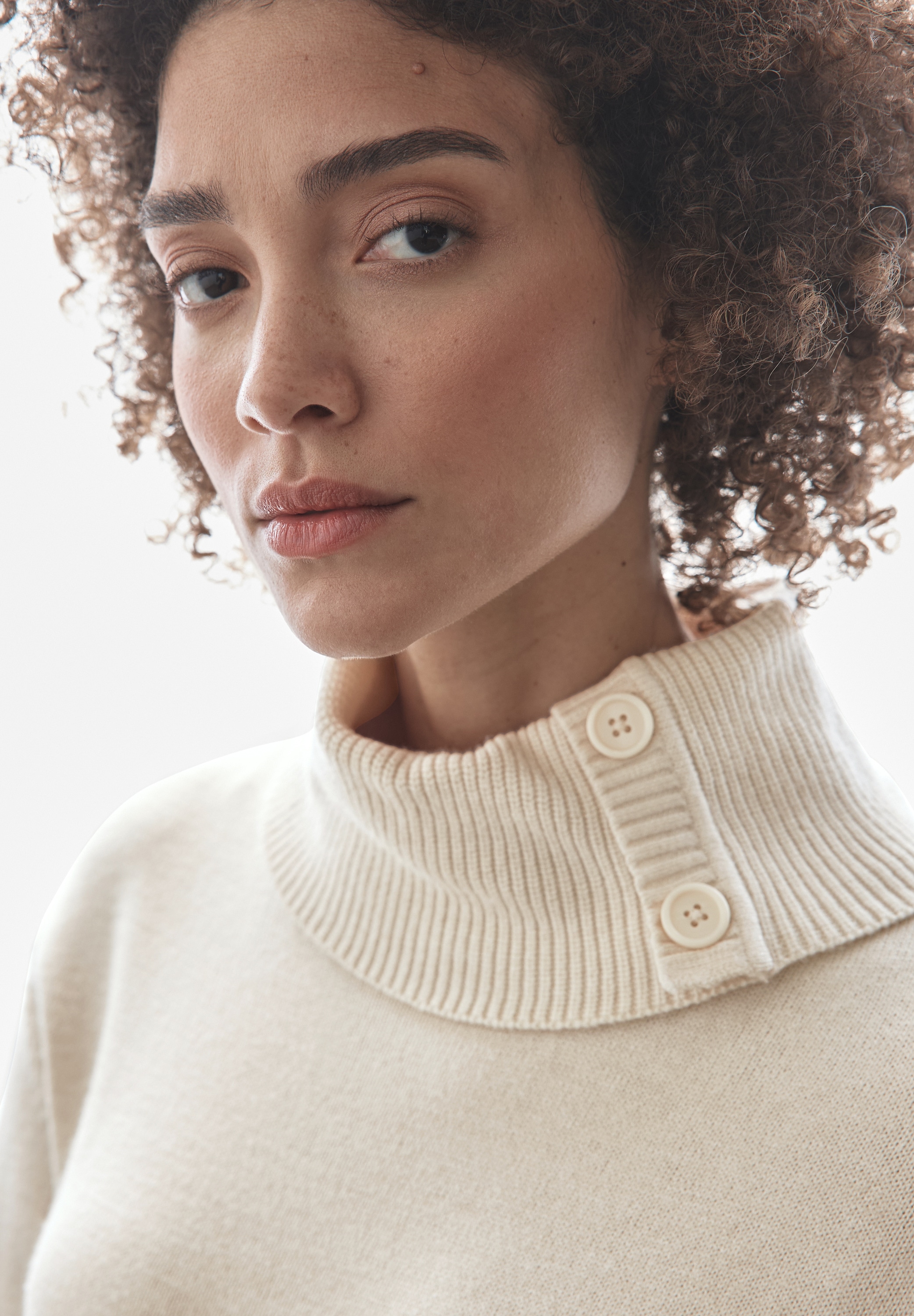 STREET ONE Strickpullover, Kragen mit Knopfdetail
